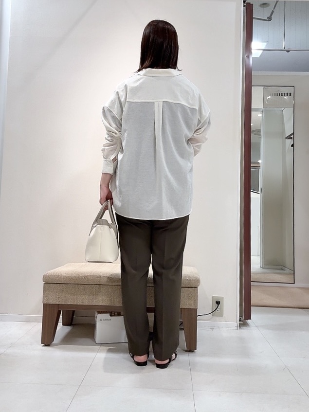 YUIさんの「UNTITLED｜◆【2WAY/マシンウォッシャブル】カシュクールデザインシャツ」を使ったコーディネート