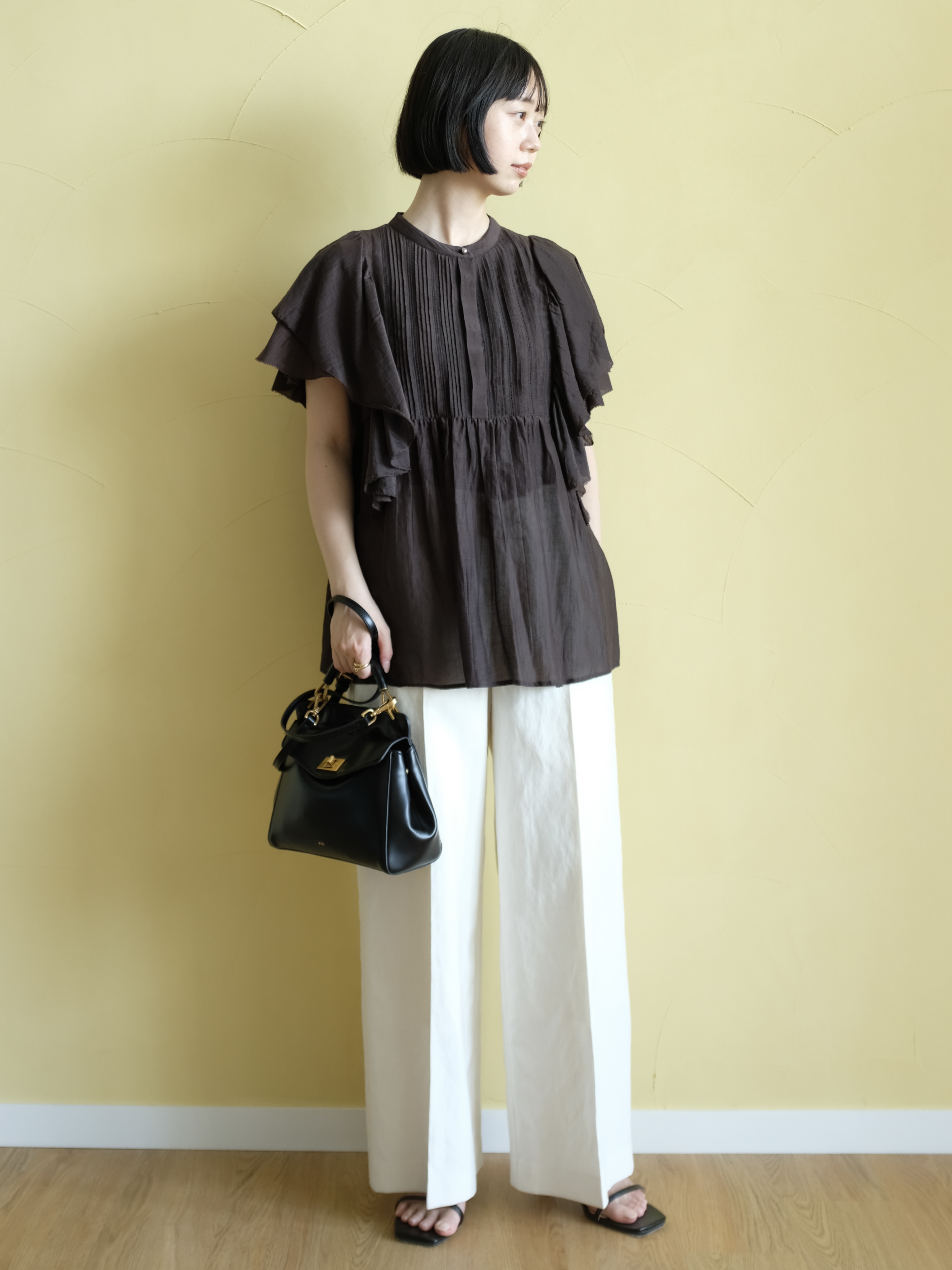 Kishimotoさんの「DRESSTERIOR｜コットンシルク ラッフルスリーブ ブラウス」を使ったコーディネート