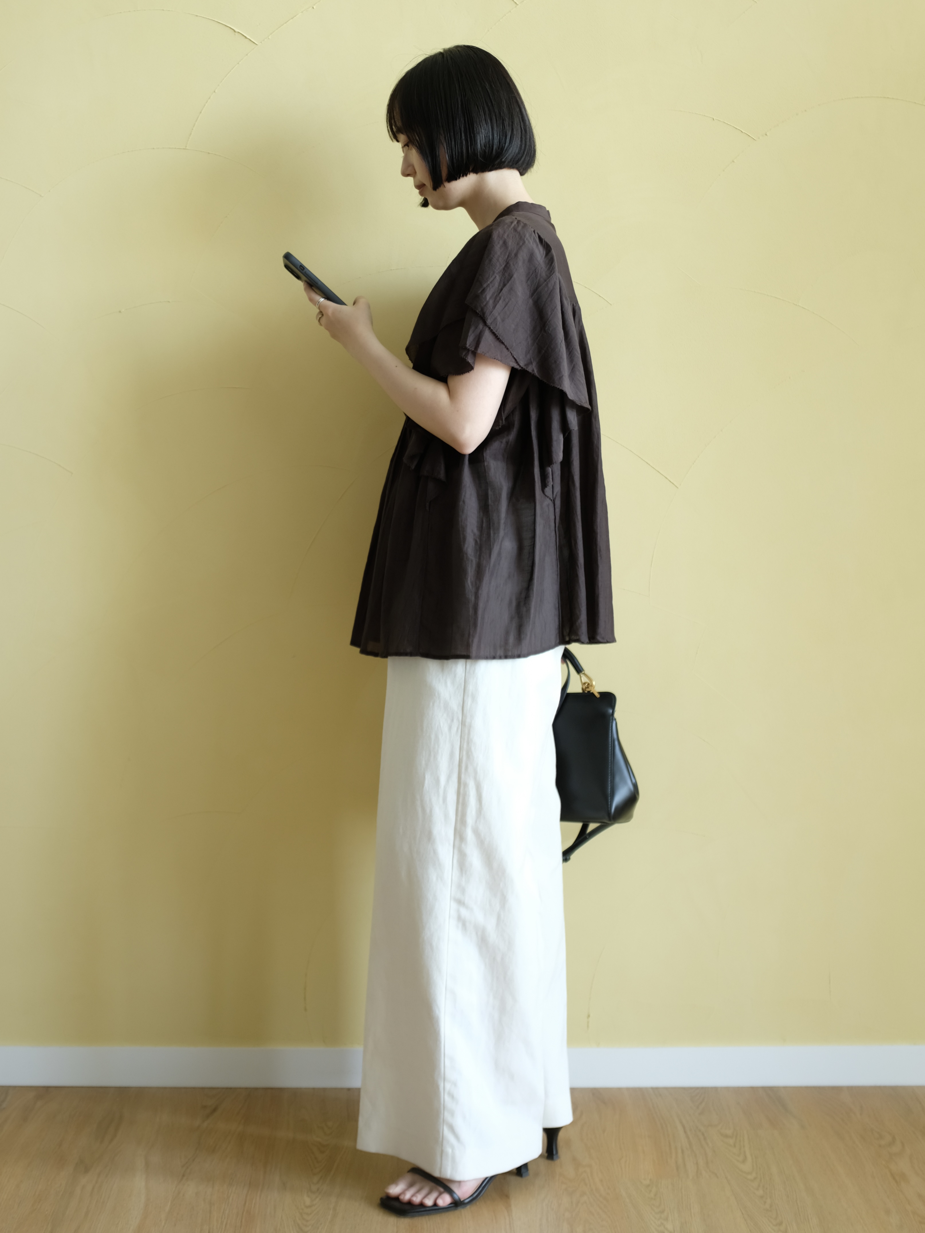 Kishimotoさんの「DRESSTERIOR｜コットンシルク ラッフルスリーブ ブラウス」を使ったコーディネート