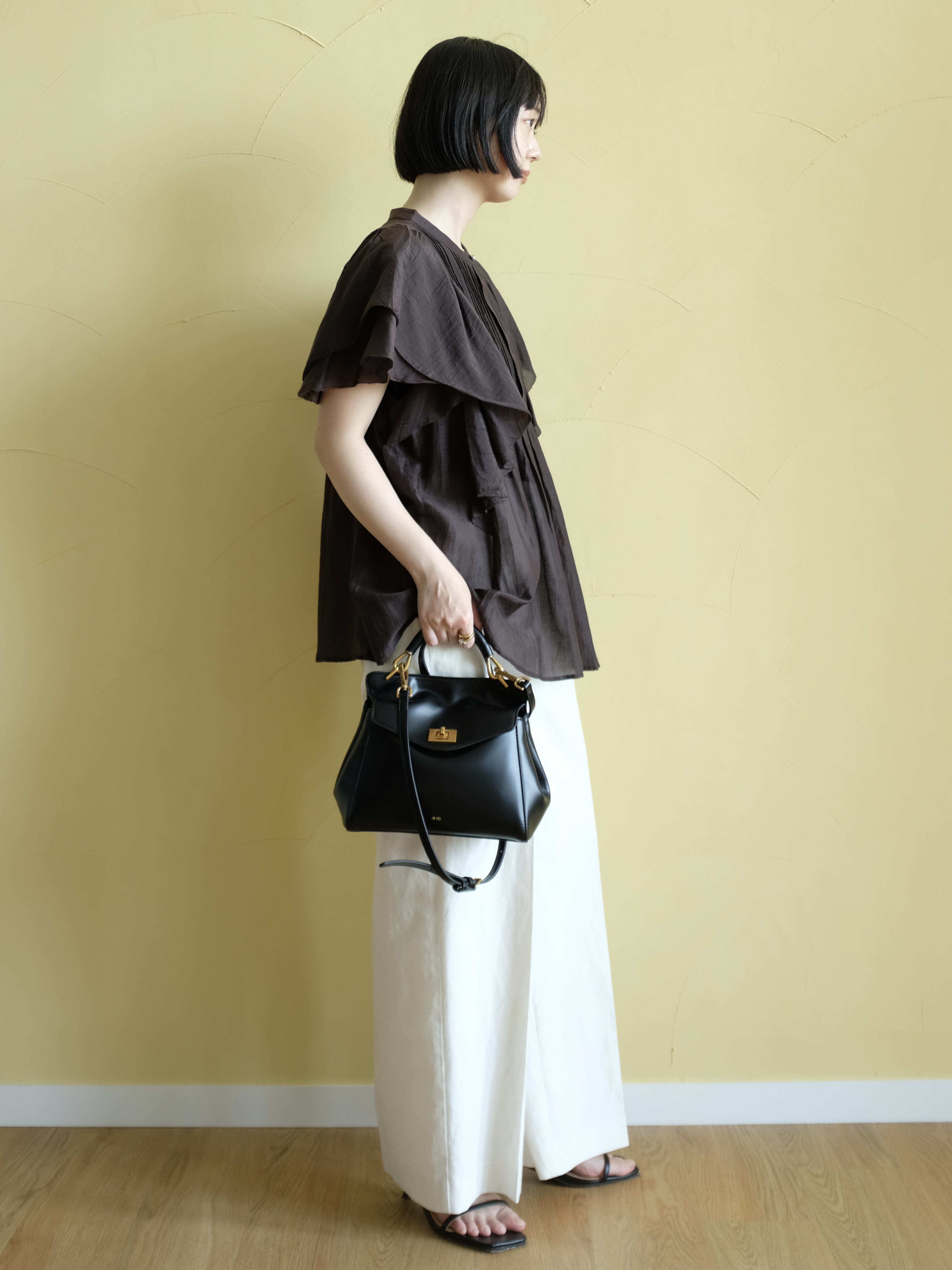 Kishimotoさんの「DRESSTERIOR｜コットンシルク ラッフルスリーブ ブラウス」を使ったコーディネート