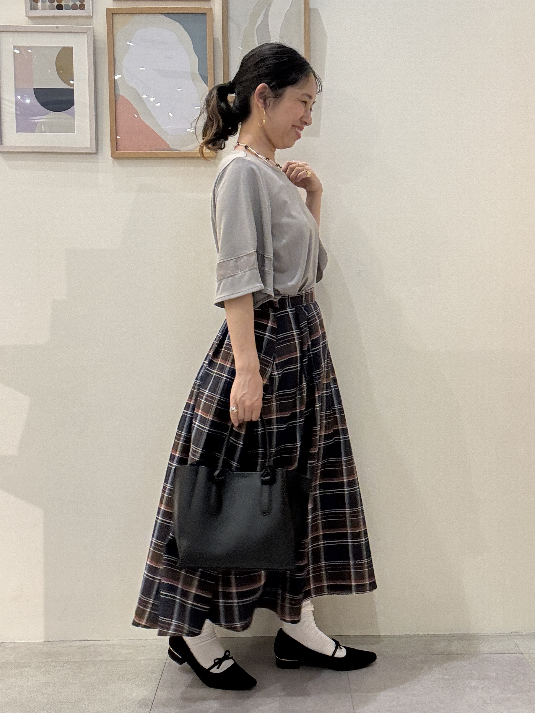 たけぴさんの「SHOO･LA･RUE｜【洗濯機後しわになりにくい/S-LL】お袖のシアーで抜け感プラス 二の腕隠せるフレアスリーブトップス」を使ったコーディネート