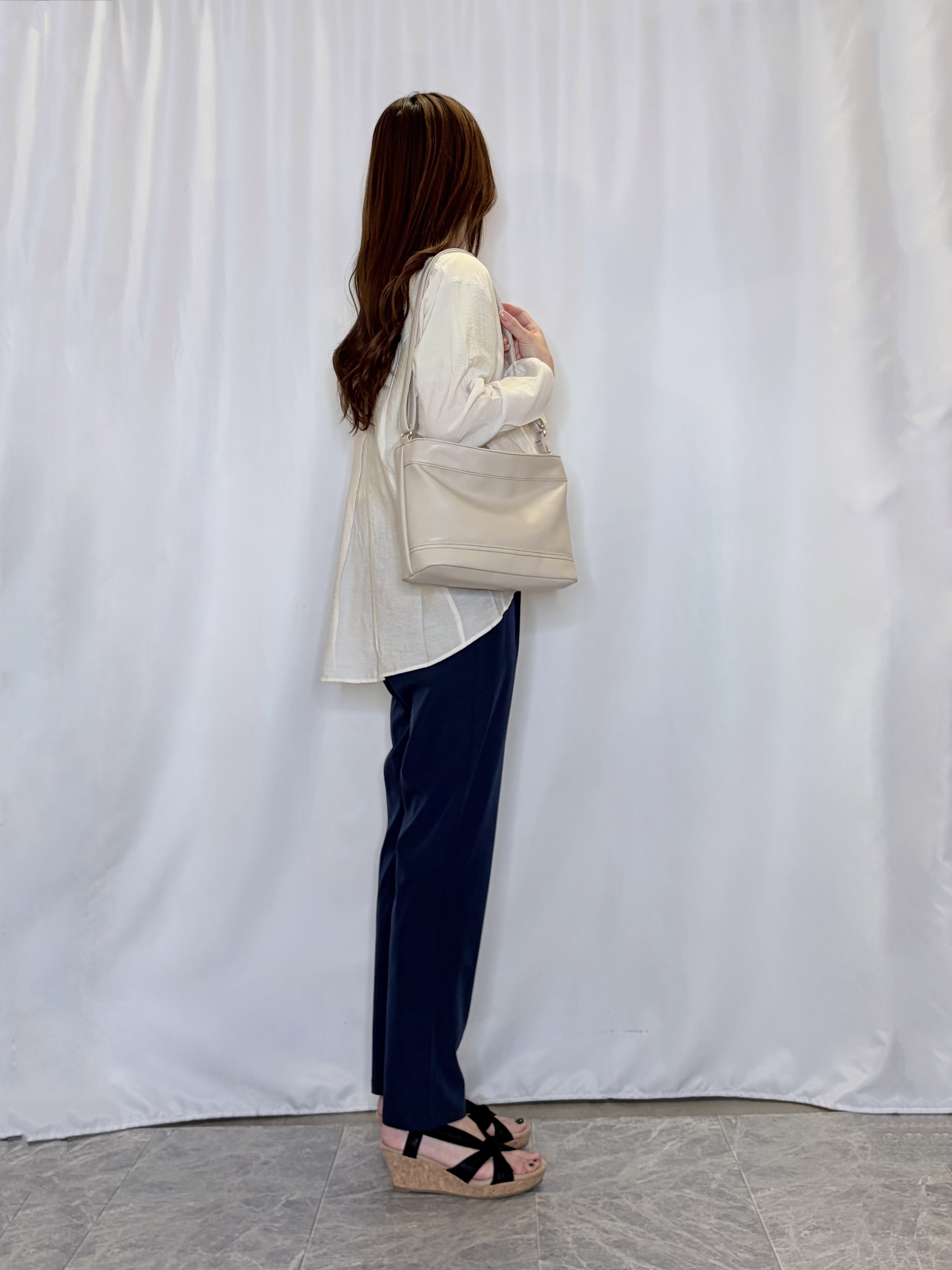 おうめさんの「SHOO･LA･RUE｜【洗濯機可/S-LL】お顔周りすっきり 大人のシアーシャツカーディガン」を使ったコーディネート