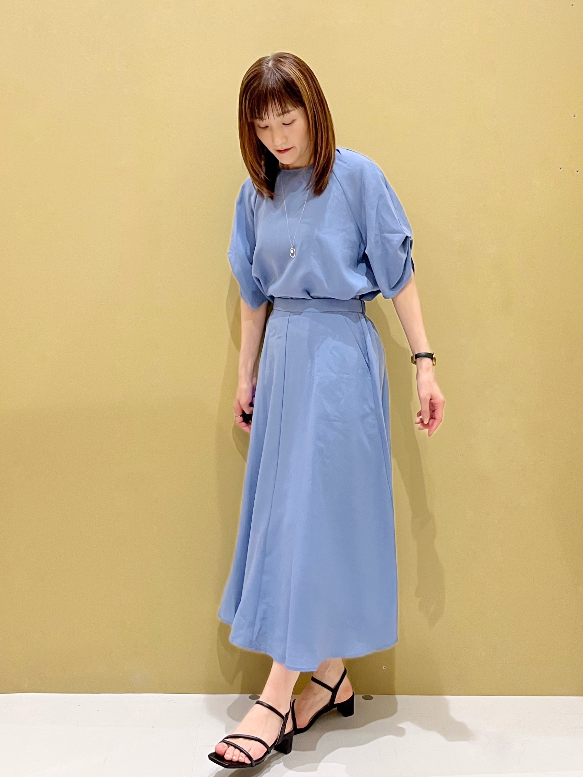 yukariさんの「OPAQUE.CLIP｜【接触冷感／吸水速乾】リネンライク タックスリーブブラウス《セットアップ対応／洗濯機OK》」を使ったコーディネート
