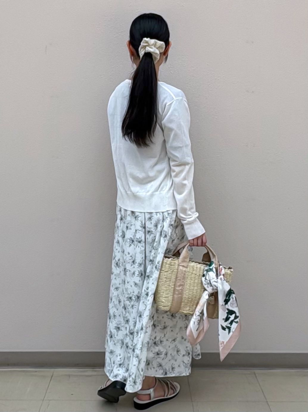 Izuさんの「index｜【接触冷感】ビジューボタンカーディガン《抗ピリング／洗濯機OK》」を使ったコーディネート
