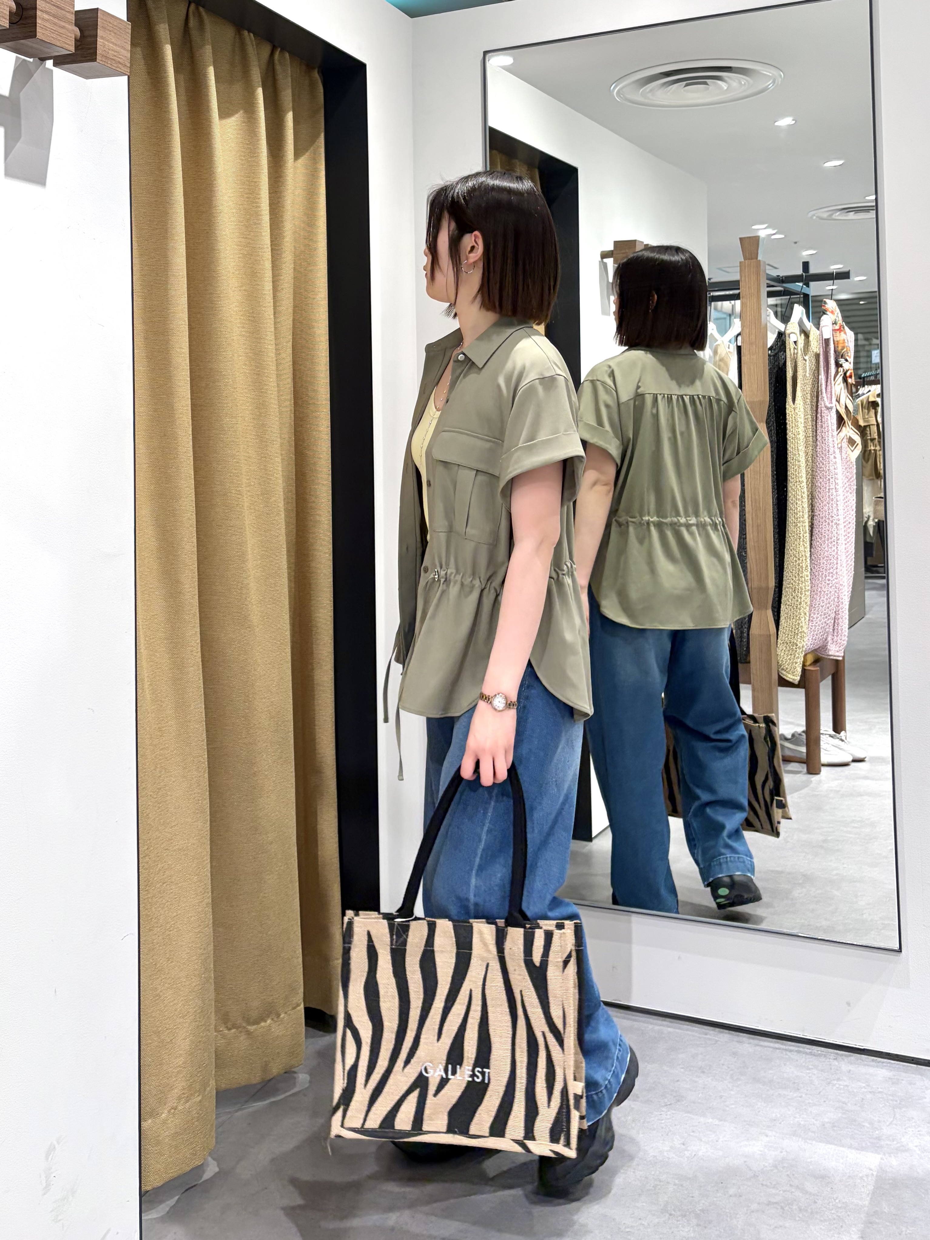amiさんの「INDIVI｜Comfy SET UP｜サファリシャツ【セットアップ対応／通勤／カセット服／接触冷感／UVカット】」を使ったコーディネート