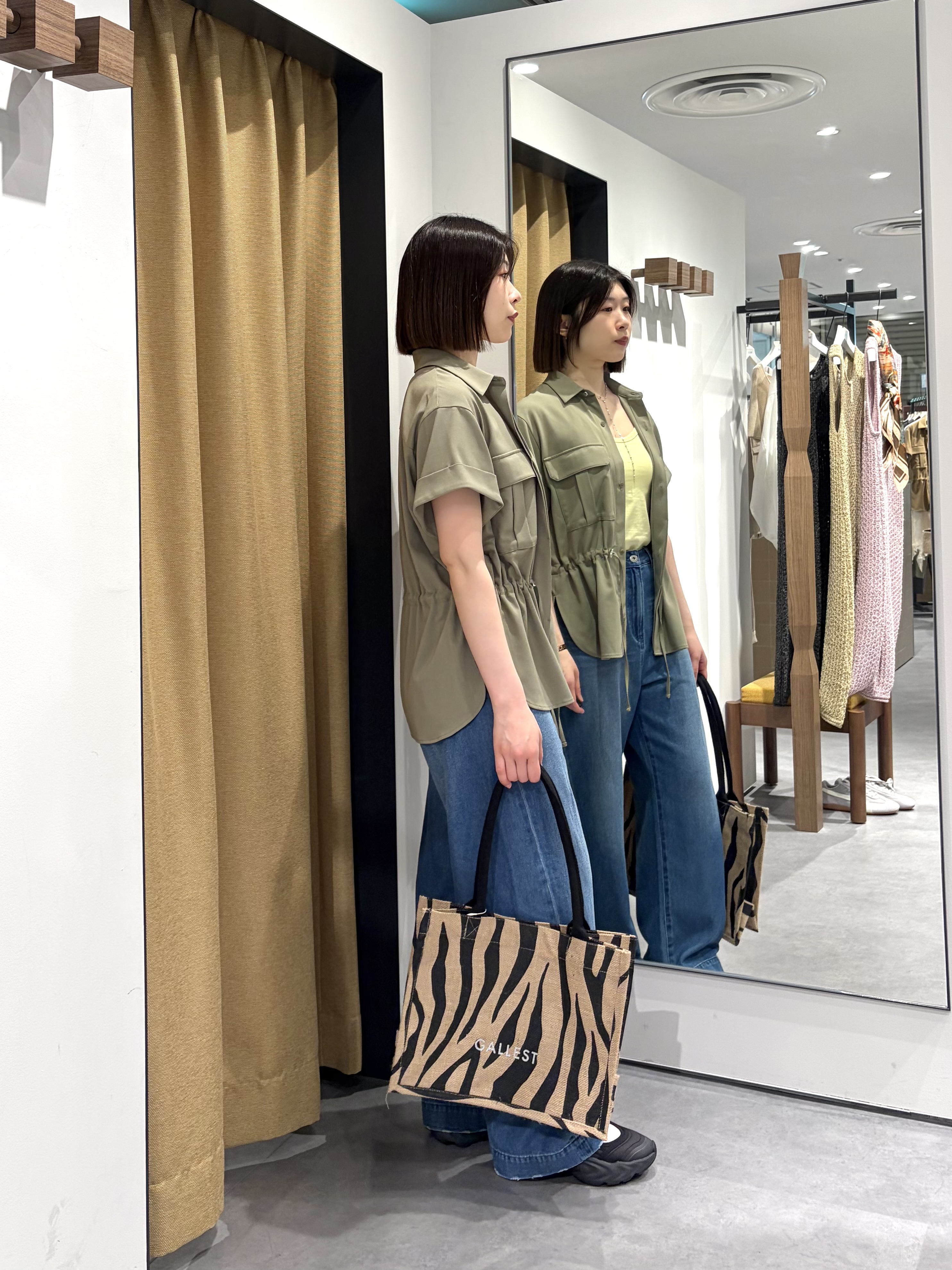 amiさんの「INDIVI｜Comfy SET UP｜サファリシャツ【セットアップ対応／通勤／カセット服／接触冷感／UVカット】」を使ったコーディネート