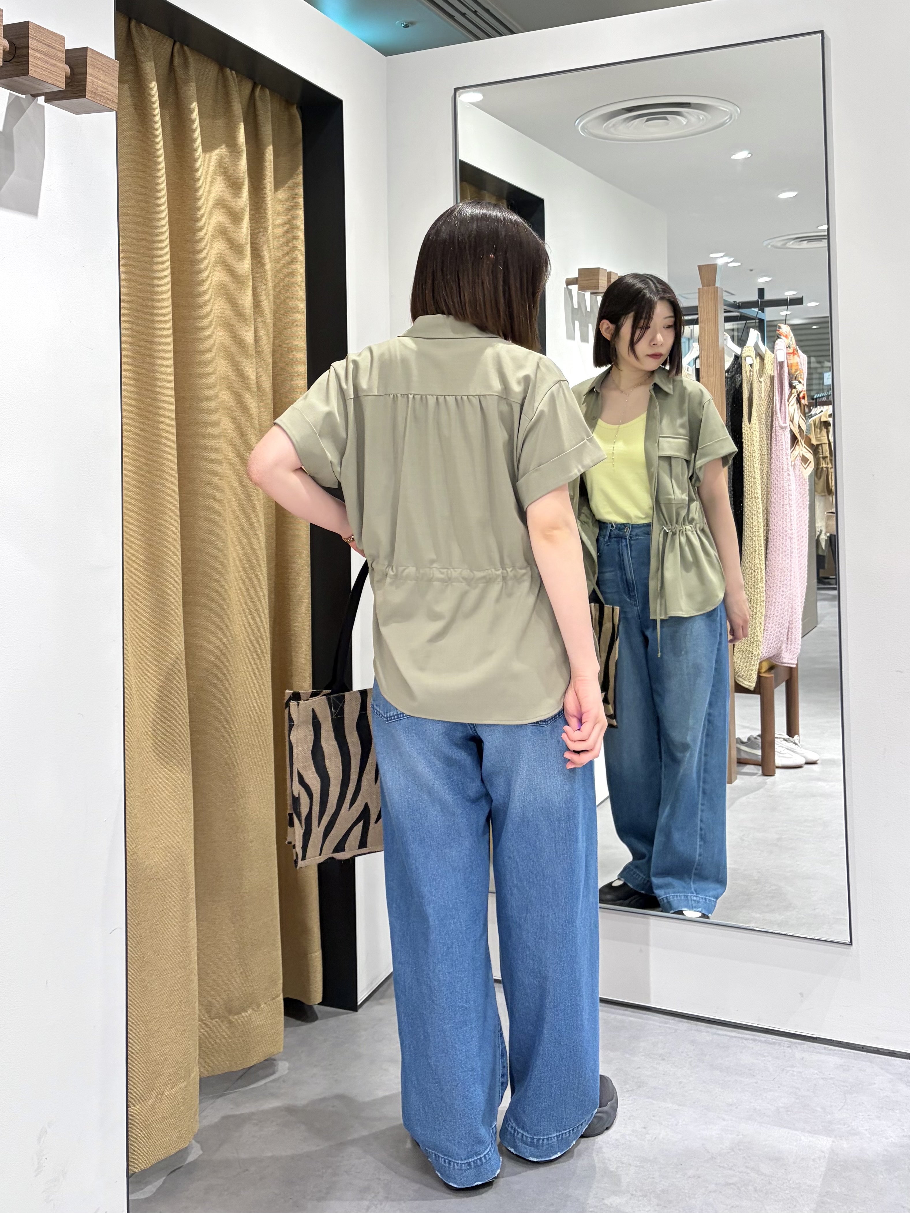 amiさんの「INDIVI｜Comfy SET UP｜サファリシャツ【セットアップ対応／通勤／カセット服／接触冷感／UVカット】」を使ったコーディネート