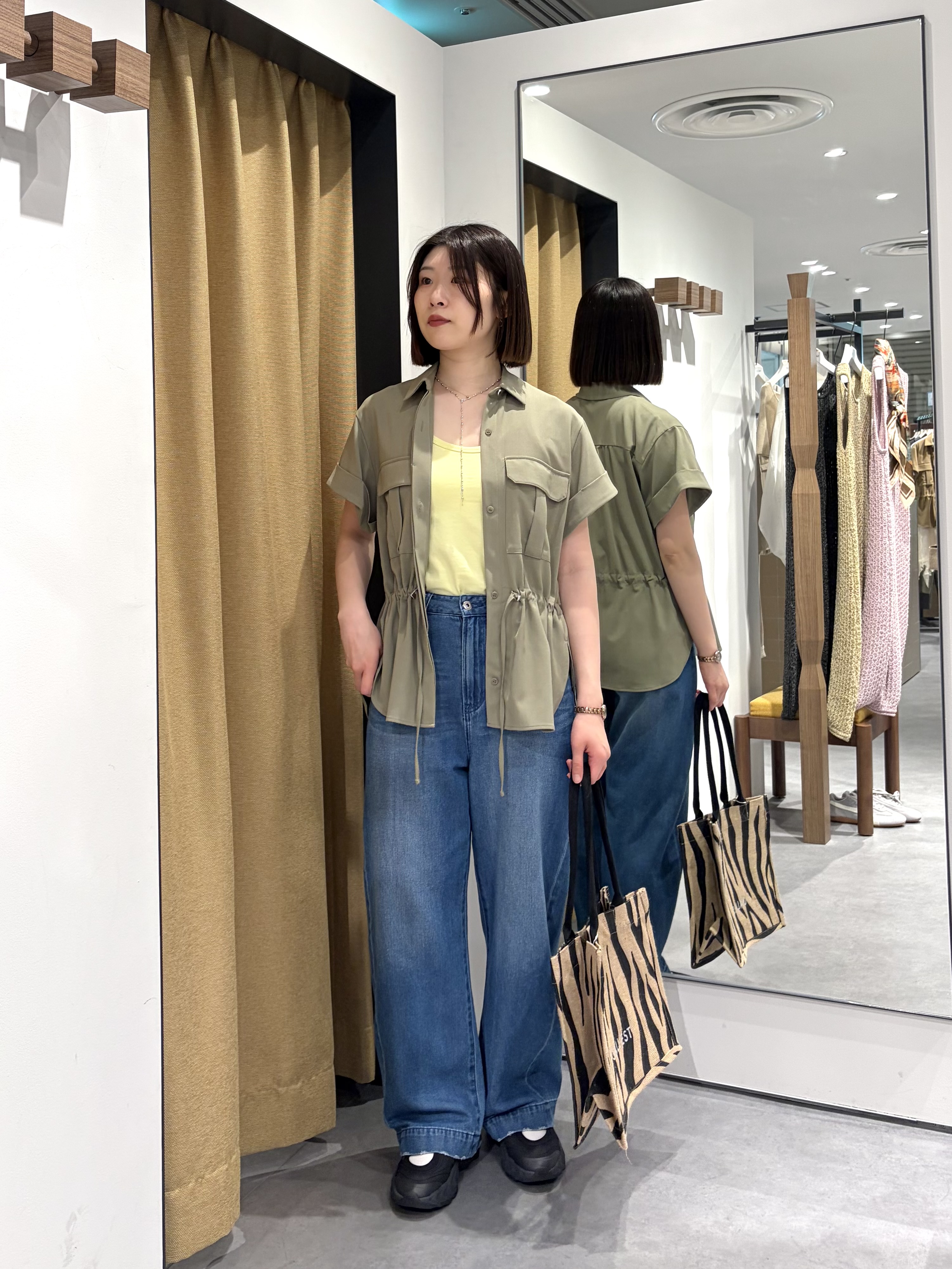 amiさんの「INDIVI｜Comfy SET UP｜サファリシャツ【セットアップ対応／通勤／カセット服／接触冷感／UVカット】」を使ったコーディネート