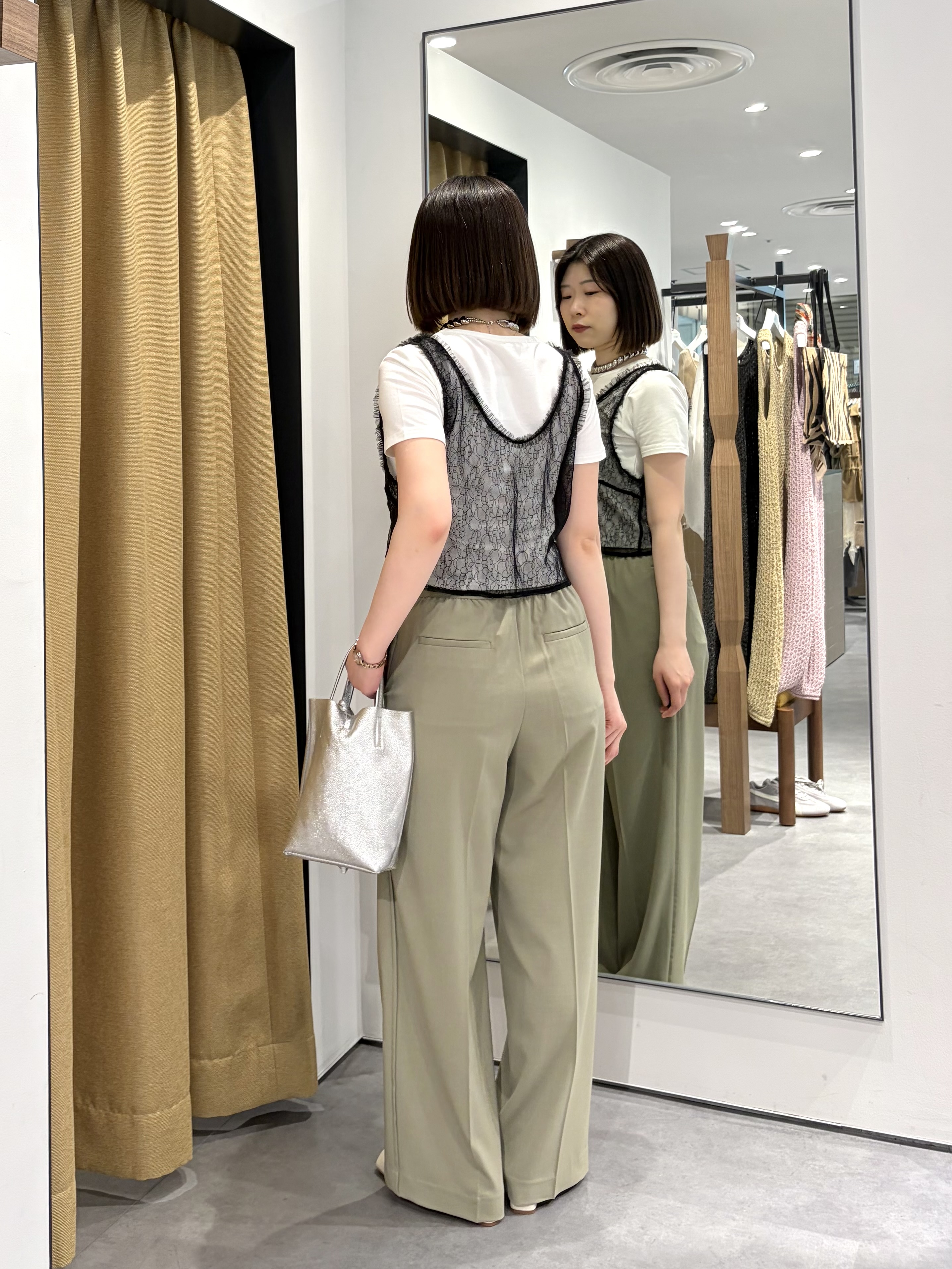 amiさんの「INDIVI｜Comfy SET UP｜サファリシャツ【セットアップ対応／通勤／カセット服／接触冷感／UVカット】」を使ったコーディネート