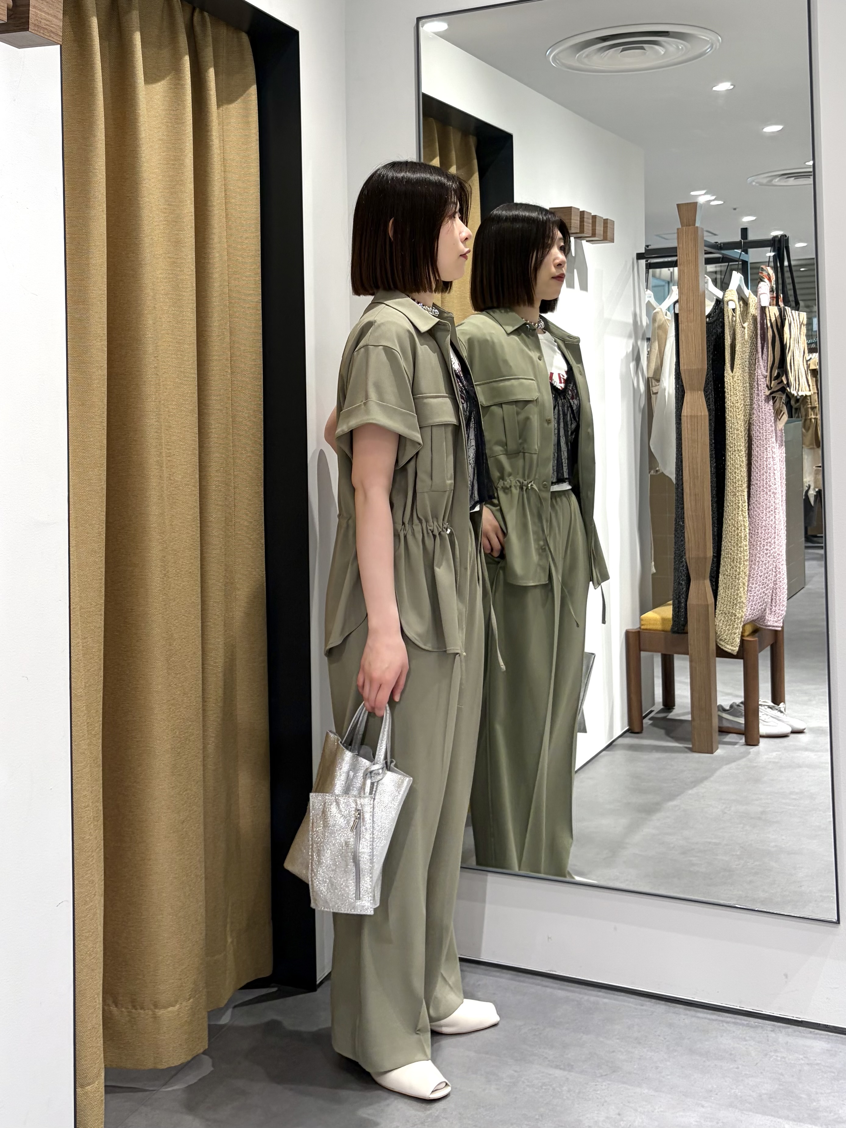 amiさんの「INDIVI｜Comfy SET UP｜サファリシャツ【セットアップ対応／通勤／カセット服／接触冷感／UVカット】」を使ったコーディネート
