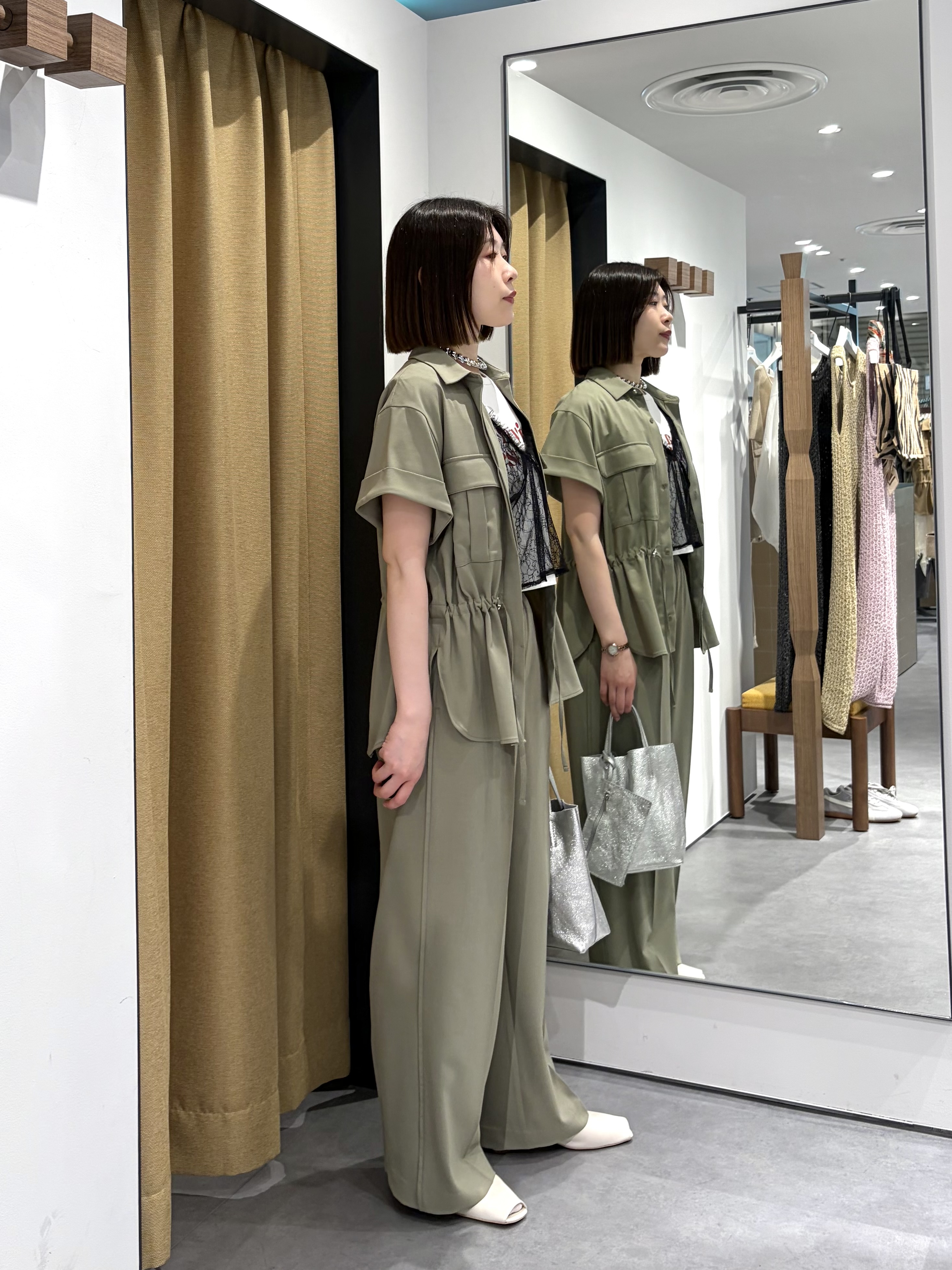 amiさんの「INDIVI｜Comfy SET UP｜サファリシャツ【セットアップ対応／通勤／カセット服／接触冷感／UVカット】」を使ったコーディネート