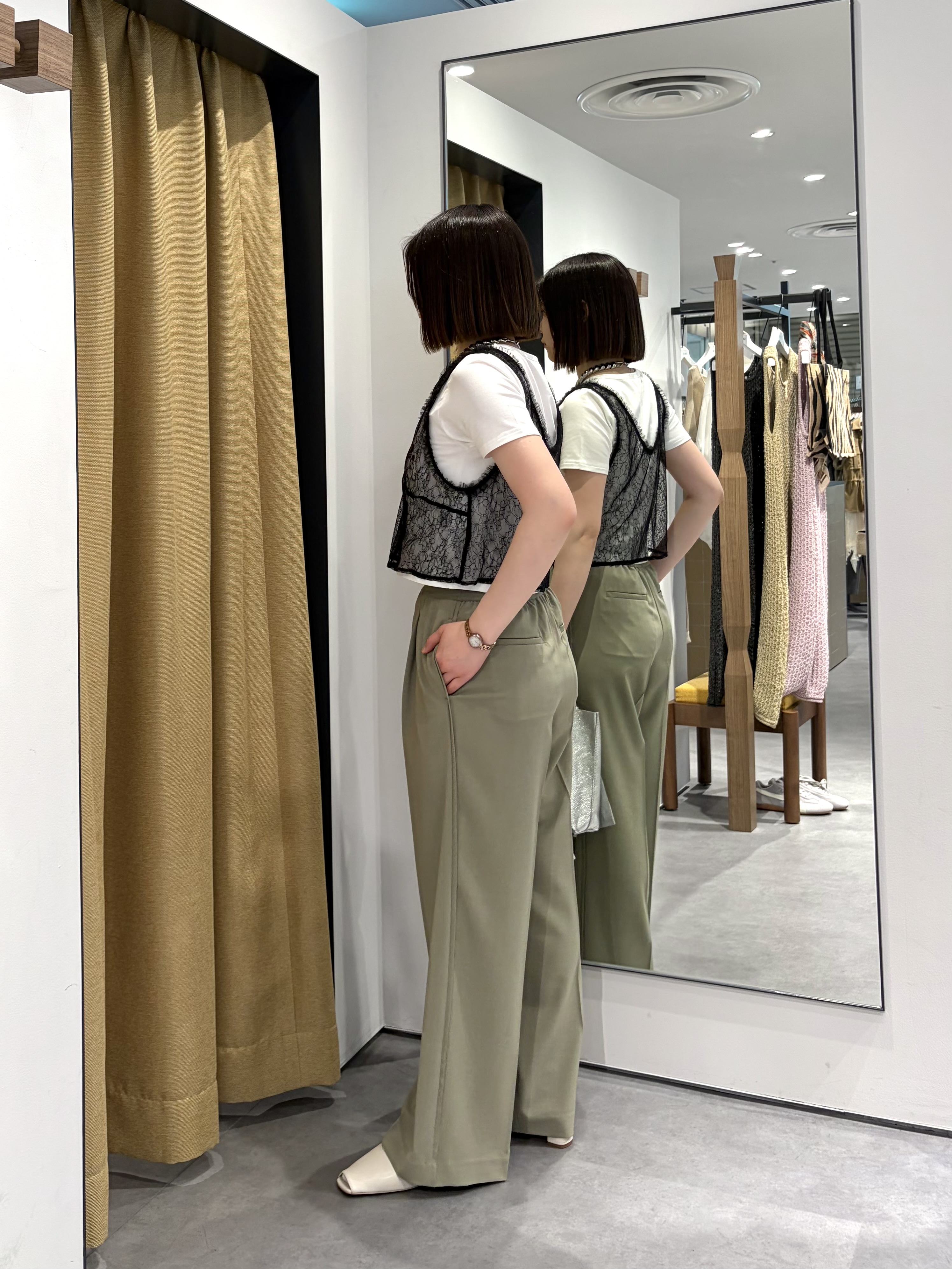 amiさんの「INDIVI｜Comfy SET UP｜サファリシャツ【セットアップ対応／通勤／カセット服／接触冷感／UVカット】」を使ったコーディネート