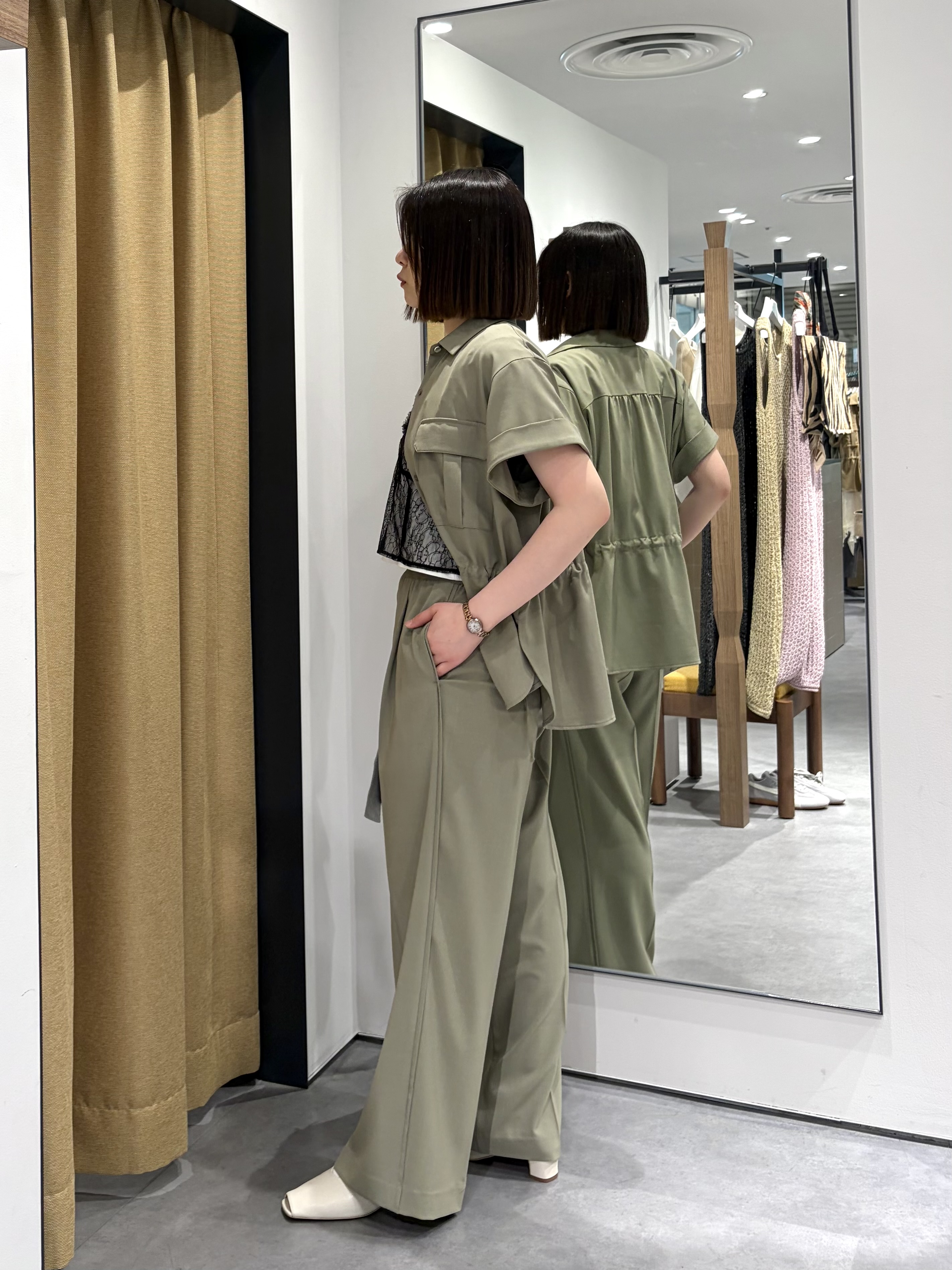 amiさんの「INDIVI｜Comfy SET UP｜サファリシャツ【セットアップ対応／通勤／カセット服／接触冷感／UVカット】」を使ったコーディネート