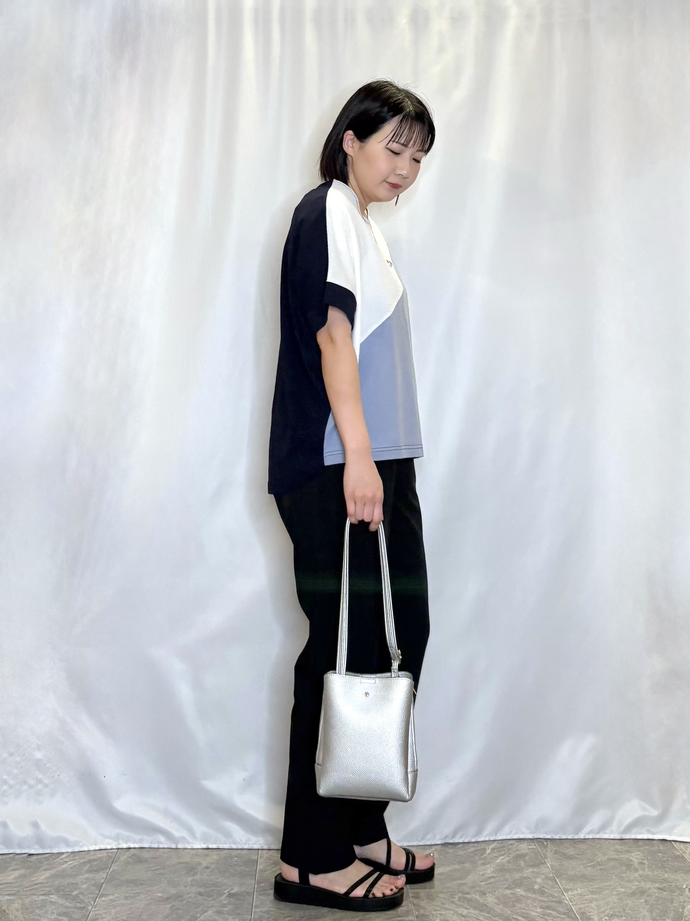 ネリさんの「SHOO･LA･RUE｜【S-LL/洗濯機可】インしないで着られる ななめ3段切り替えトップス」を使ったコーディネート
