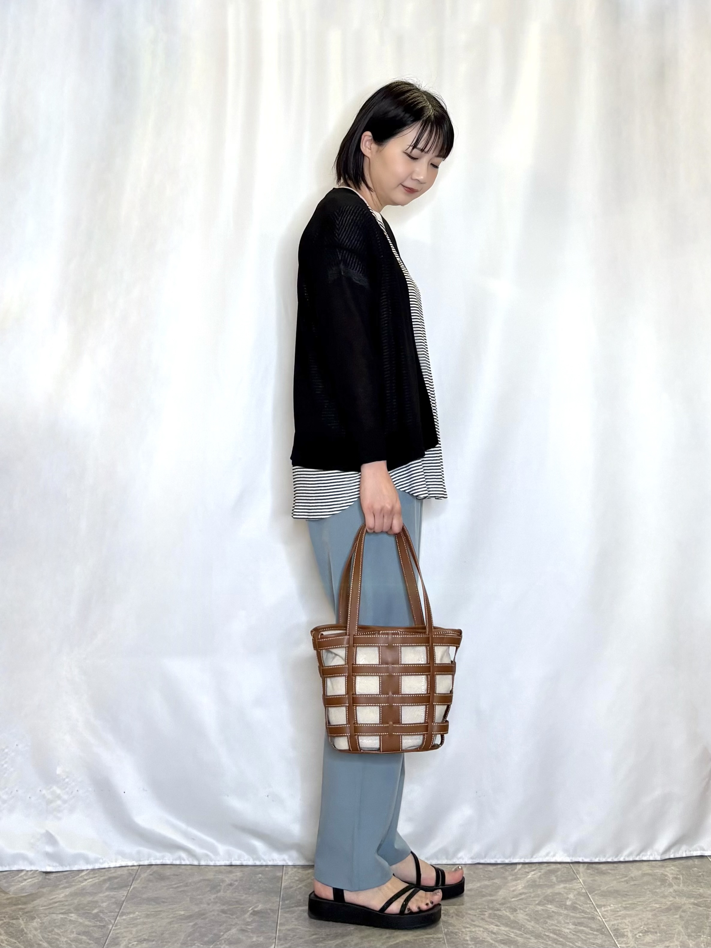 ネリさんの「SHOO･LA･RUE｜【洗濯機可/S-LL】オンにもオフにも マルチに使えるボタンレスカーディガン」を使ったコーディネート