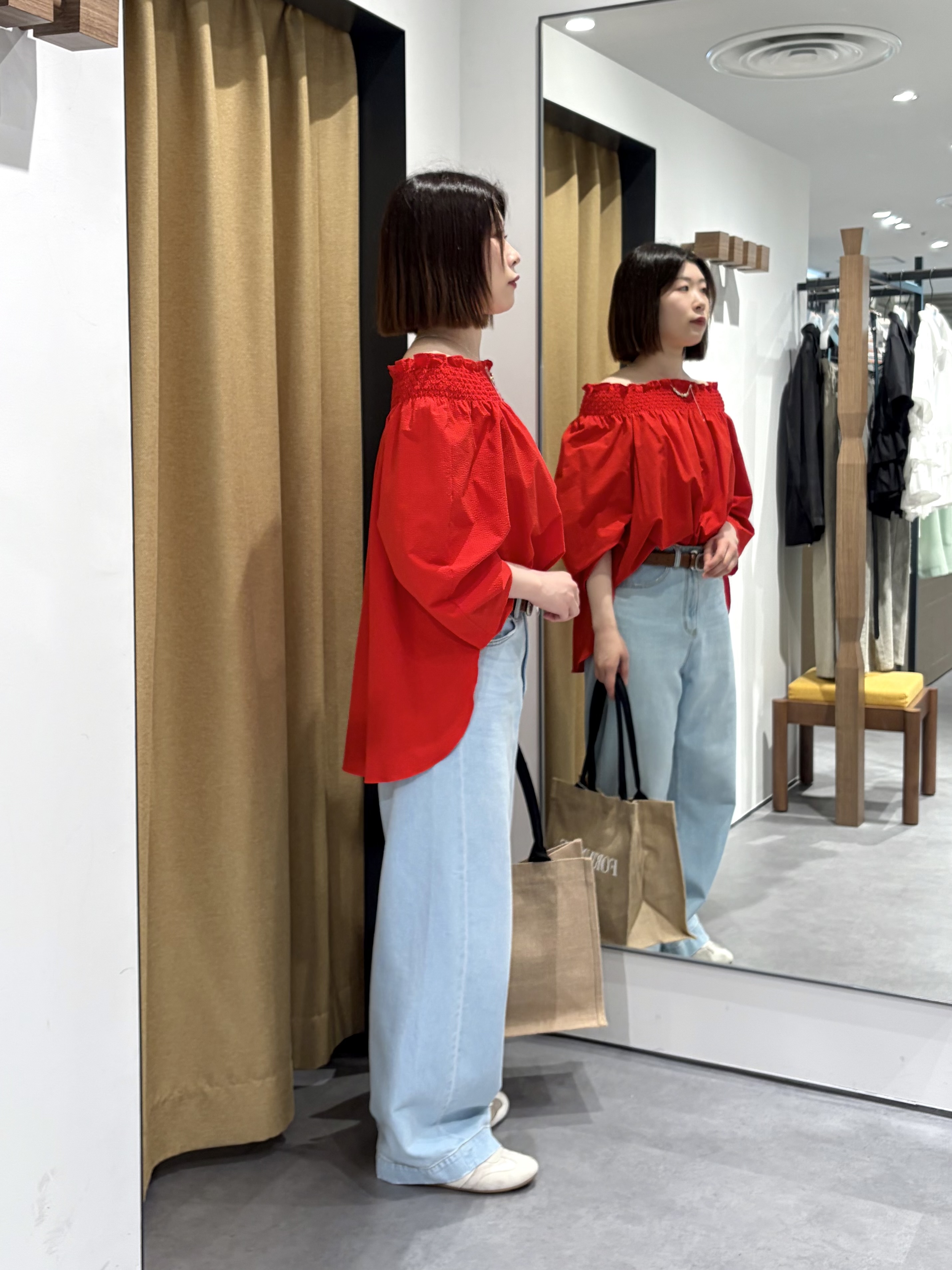 amiさんの「INDIVI｜サッカーオフショルブラウス【再入荷／2WAY】」を使ったコーディネート