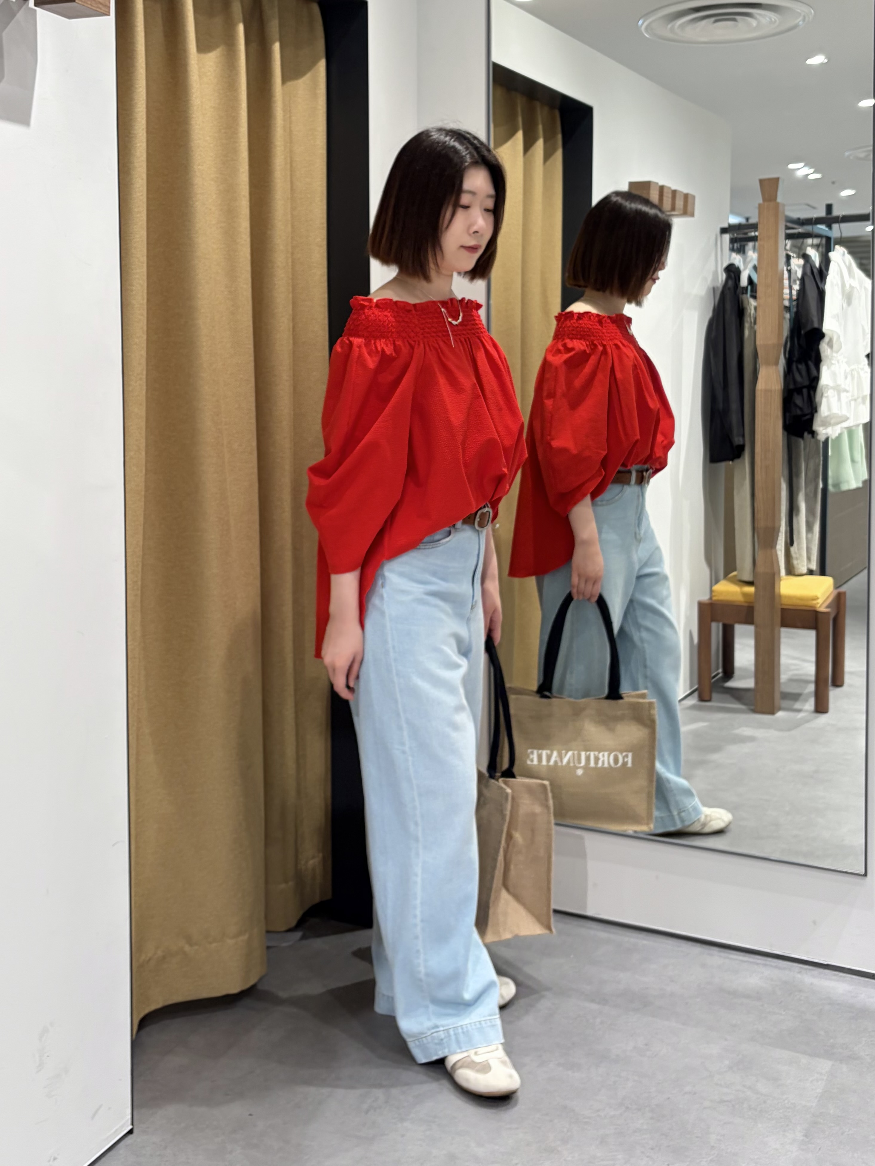 amiさんの「INDIVI｜サッカーオフショルブラウス【再入荷／2WAY】」を使ったコーディネート