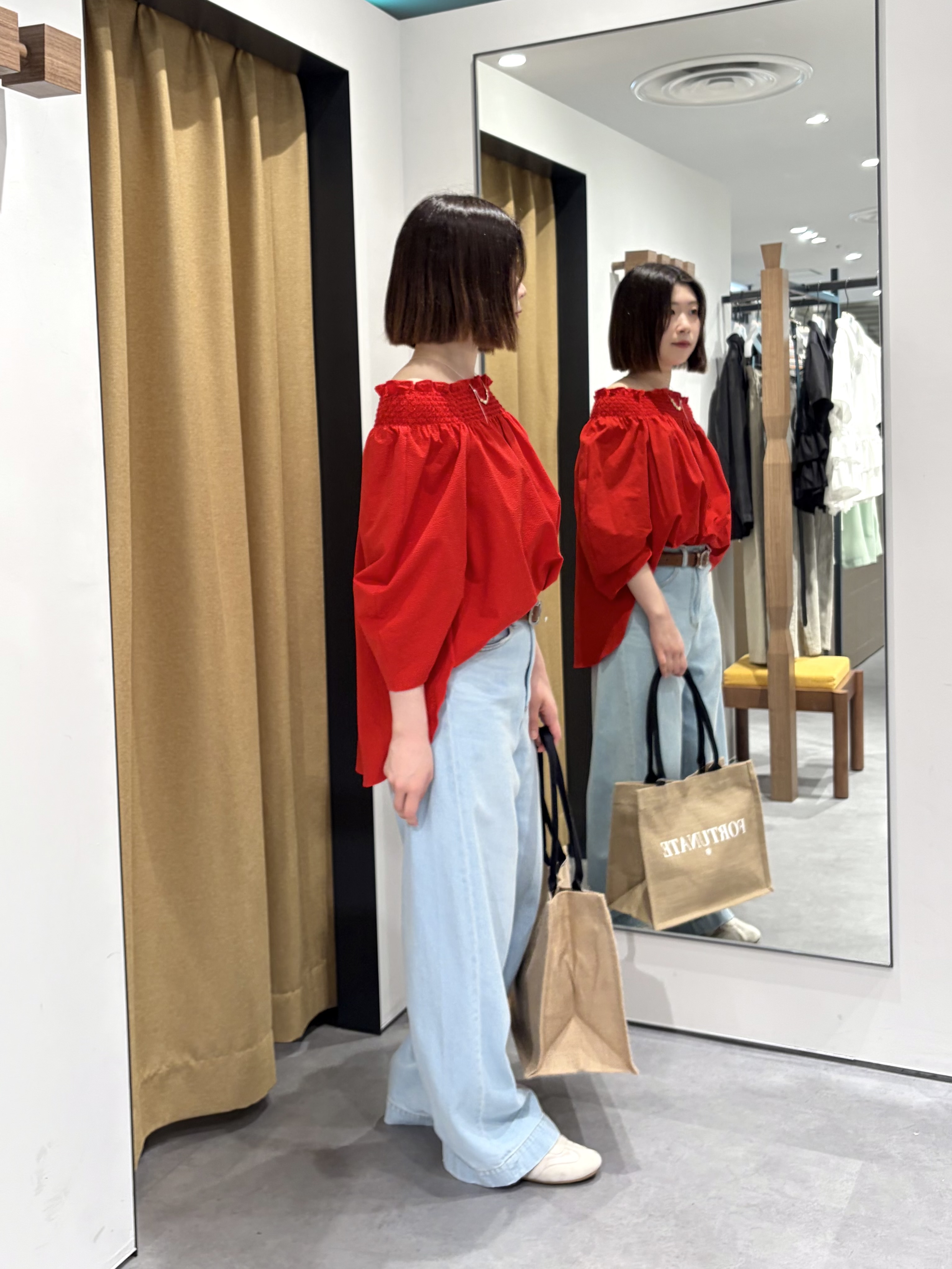 amiさんの「INDIVI｜サッカーオフショルブラウス【再入荷／2WAY】」を使ったコーディネート