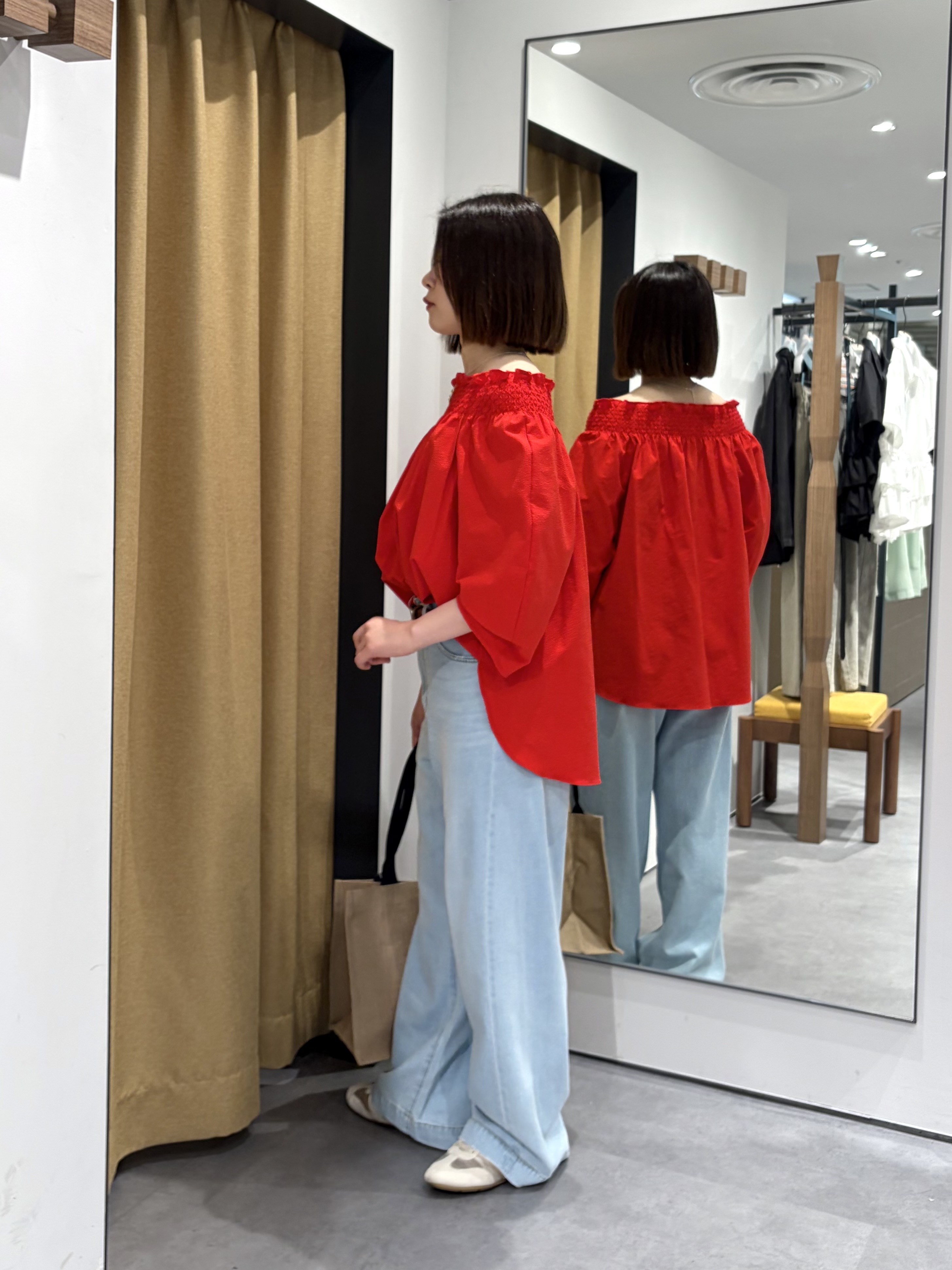 amiさんの「INDIVI｜サッカーオフショルブラウス【再入荷／2WAY】」を使ったコーディネート