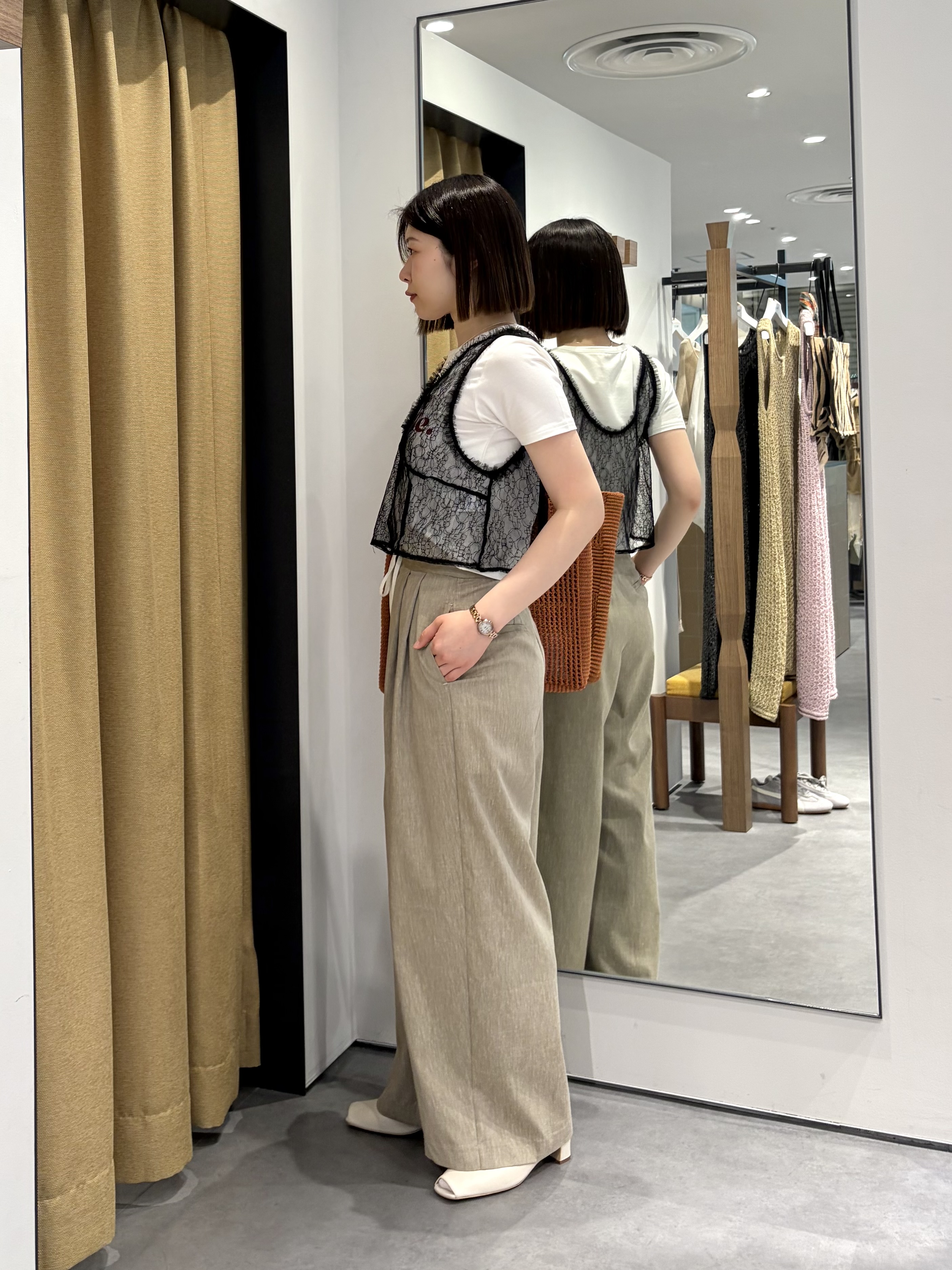 amiさんの「INDIVI｜レースビスチェ」を使ったコーディネート