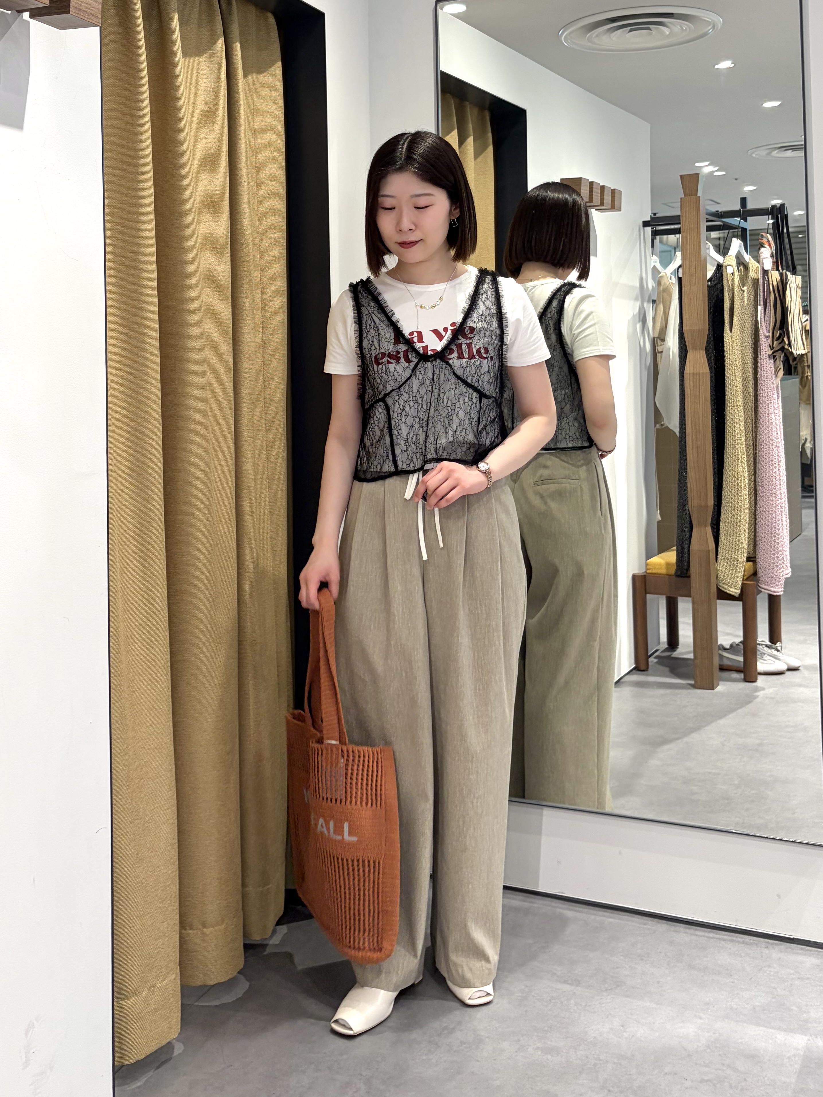 amiさんの「INDIVI｜レースビスチェ」を使ったコーディネート