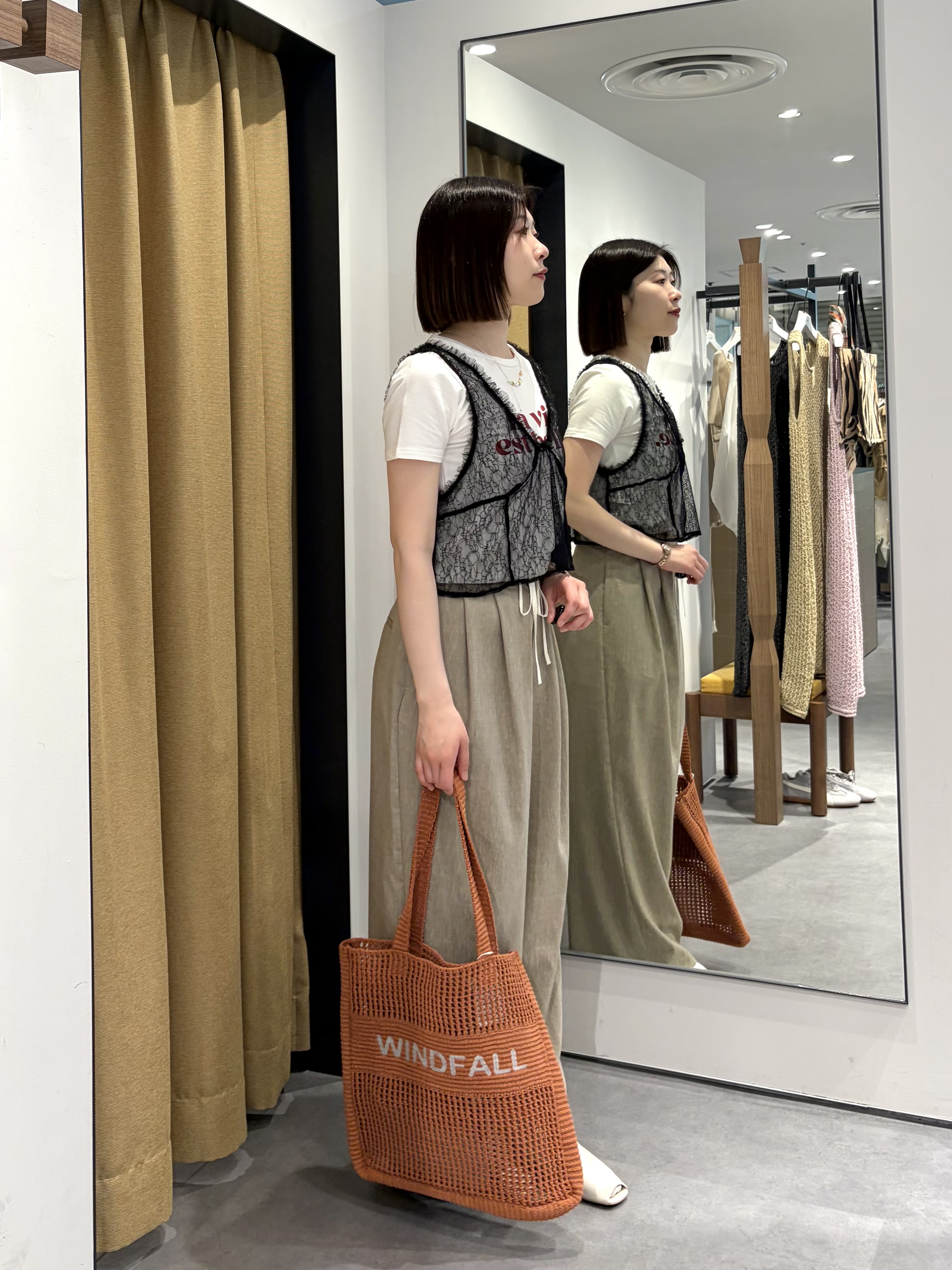 amiさんの「INDIVI｜レースビスチェ」を使ったコーディネート