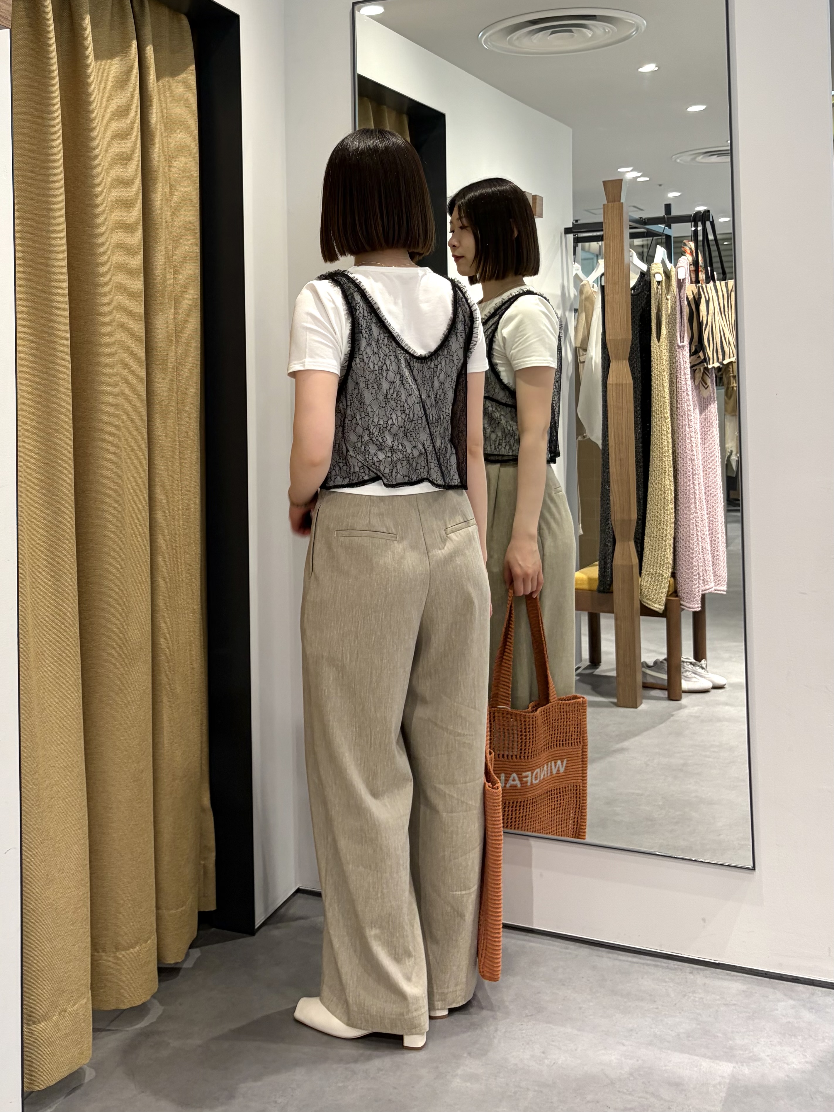 amiさんの「INDIVI｜レースビスチェ」を使ったコーディネート