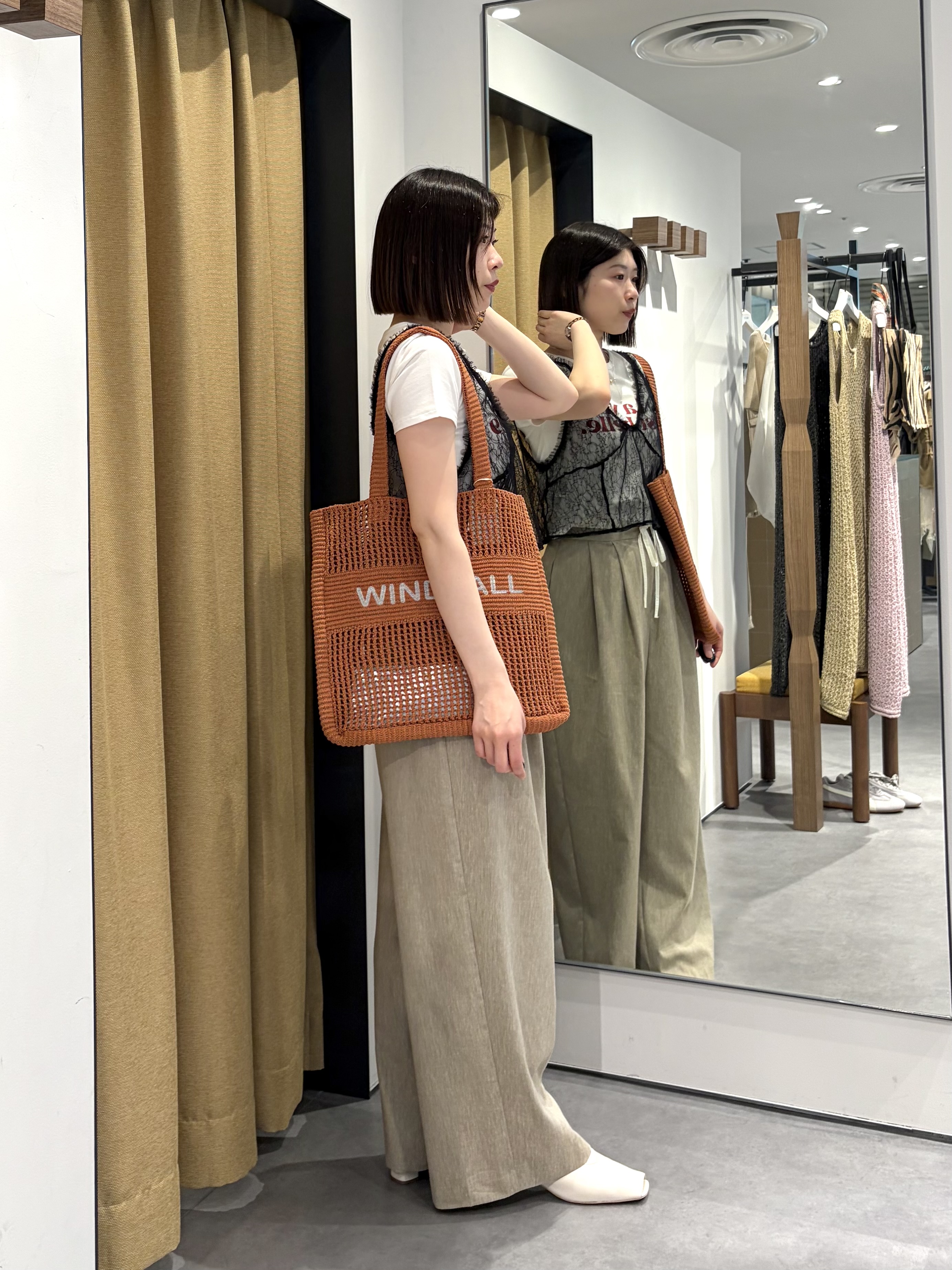 amiさんの「INDIVI｜レースビスチェ」を使ったコーディネート