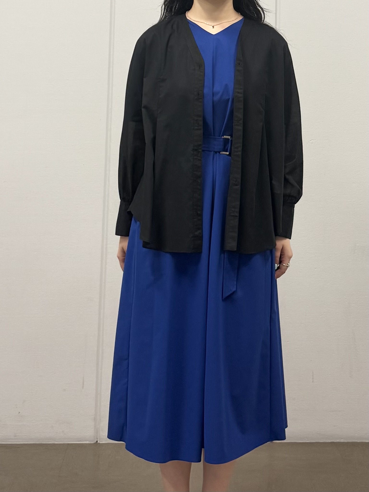 mizukiさんの「INDIVI｜【洗える／軽やか】無地＆ストライプ柄 切替タックブラウス」を使ったコーディネート