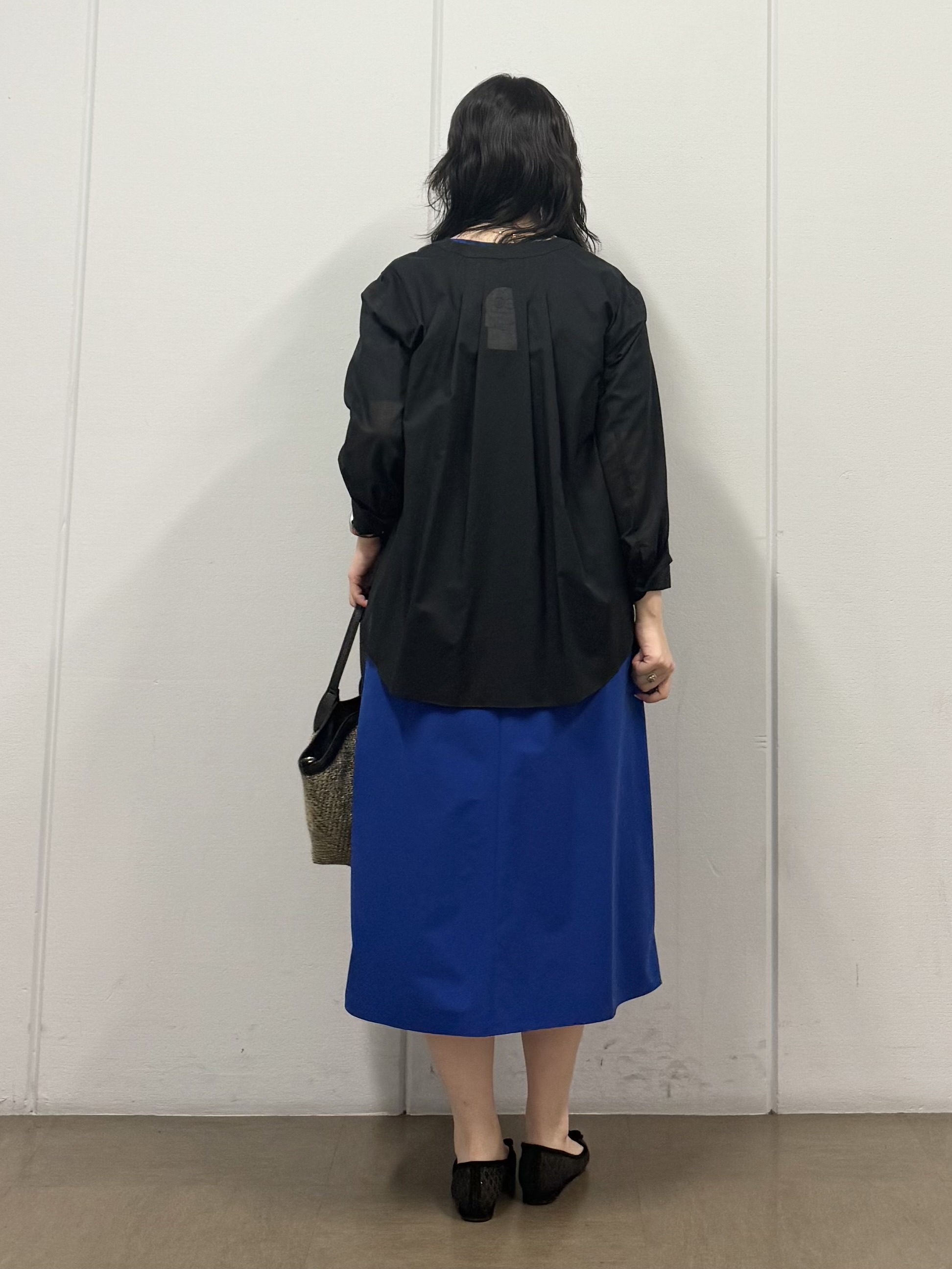 mizukiさんの「INDIVI｜【洗える／軽やか】無地＆ストライプ柄 切替タックブラウス」を使ったコーディネート