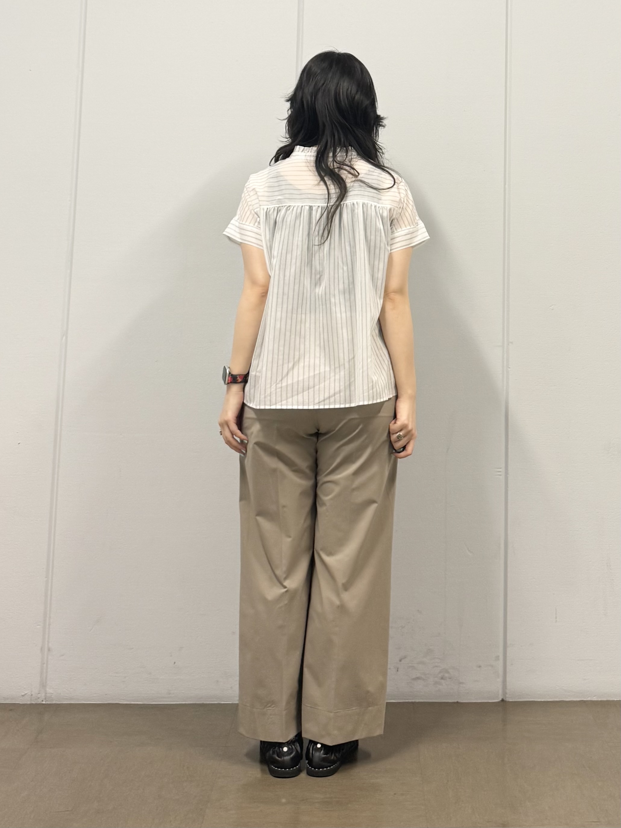 mizukiさんの「INDIVI｜【洗える／軽やか】フリル衿ギャザーブラウス」を使ったコーディネート