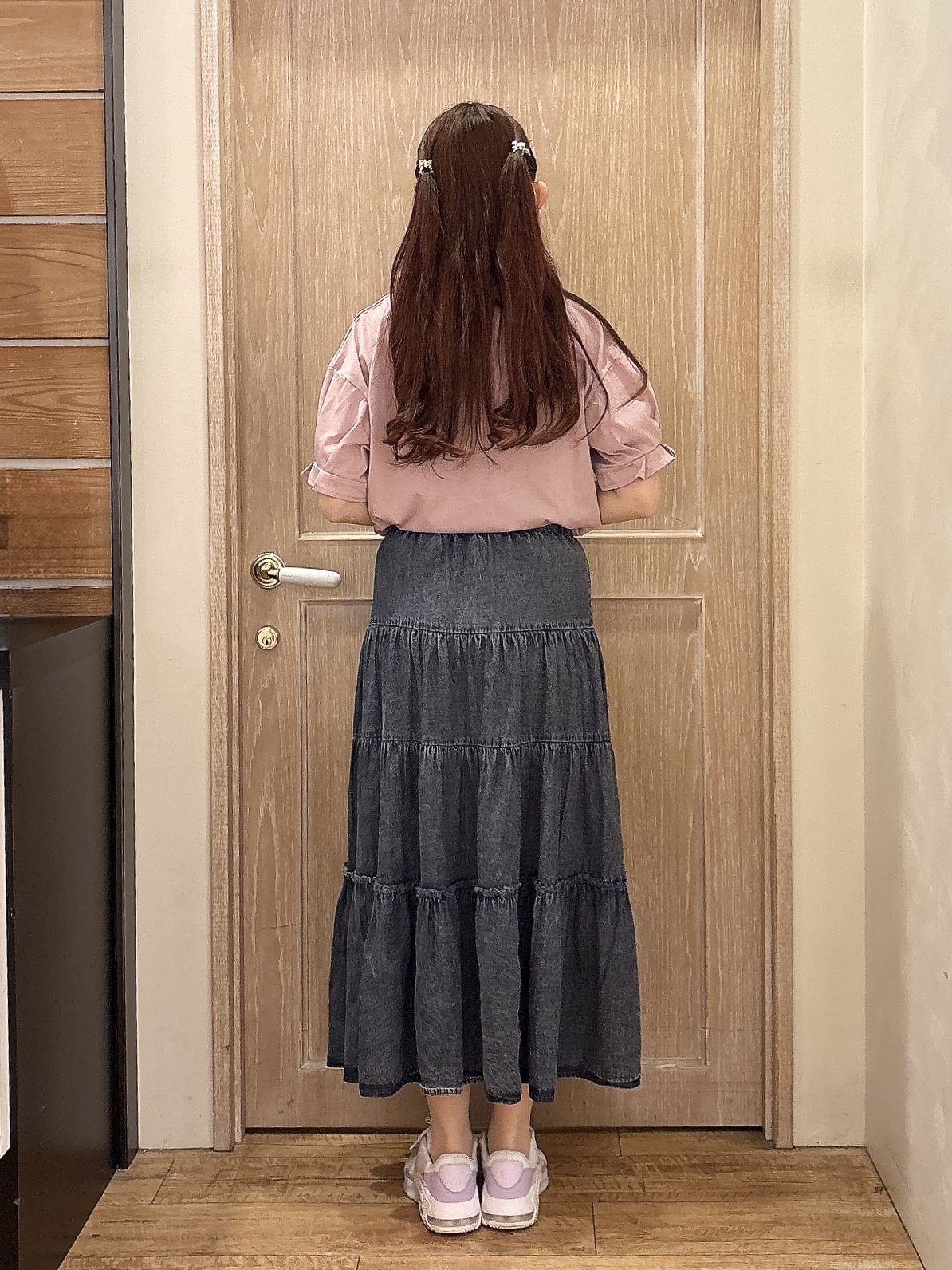 miiさんの「SHOO･LA･RUE｜【ひんやり/UV/S-LL】お袖ふんわり二の腕カバー ぷっくりラメプリントTシャツ」を使ったコーディネート