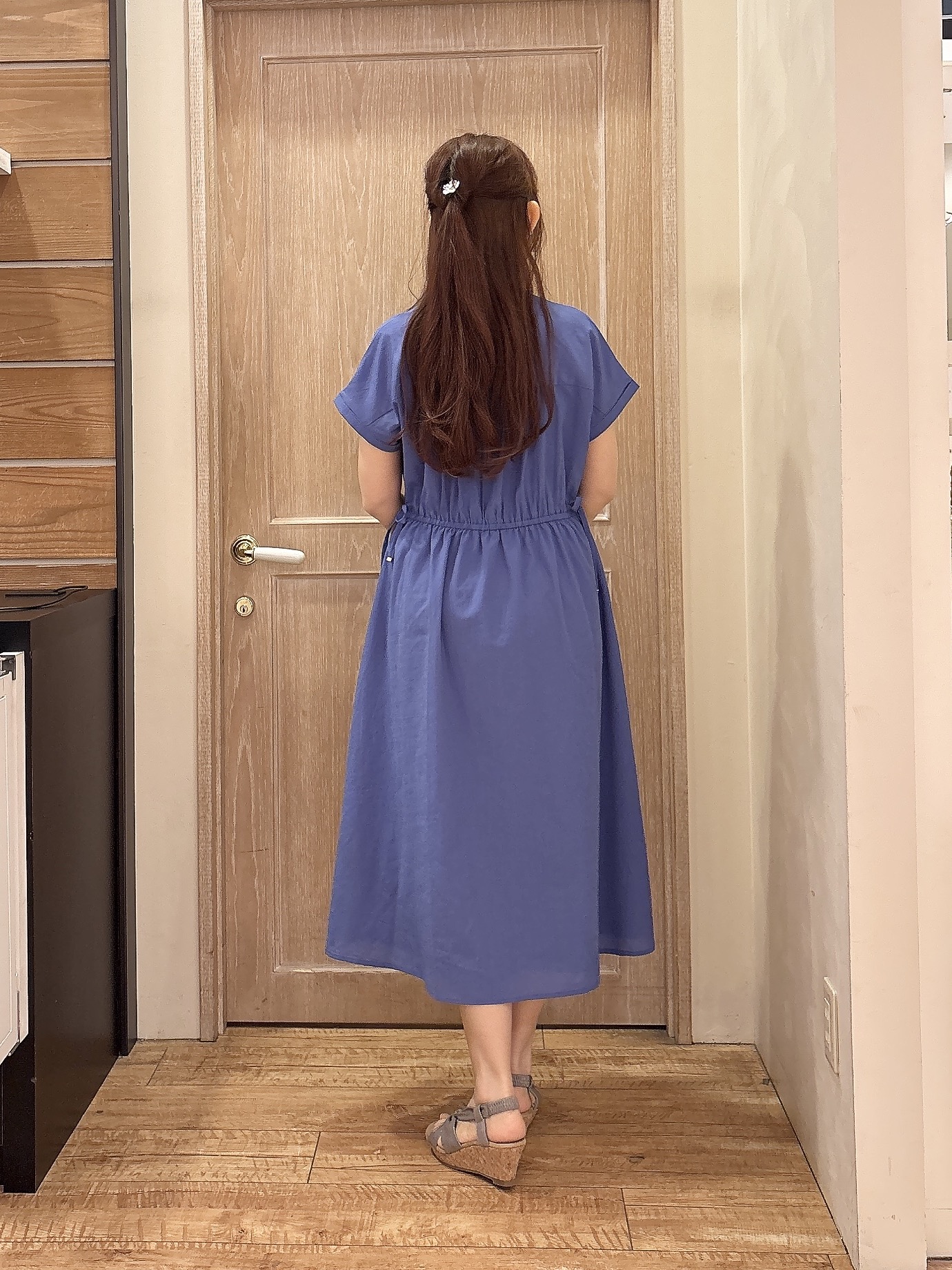 miiさんの「SHOO･LA･RUE｜【S-LL/UV/吸水速乾/洗濯機可】通気性〇 ギャザーリボンワンピース」を使ったコーディネート