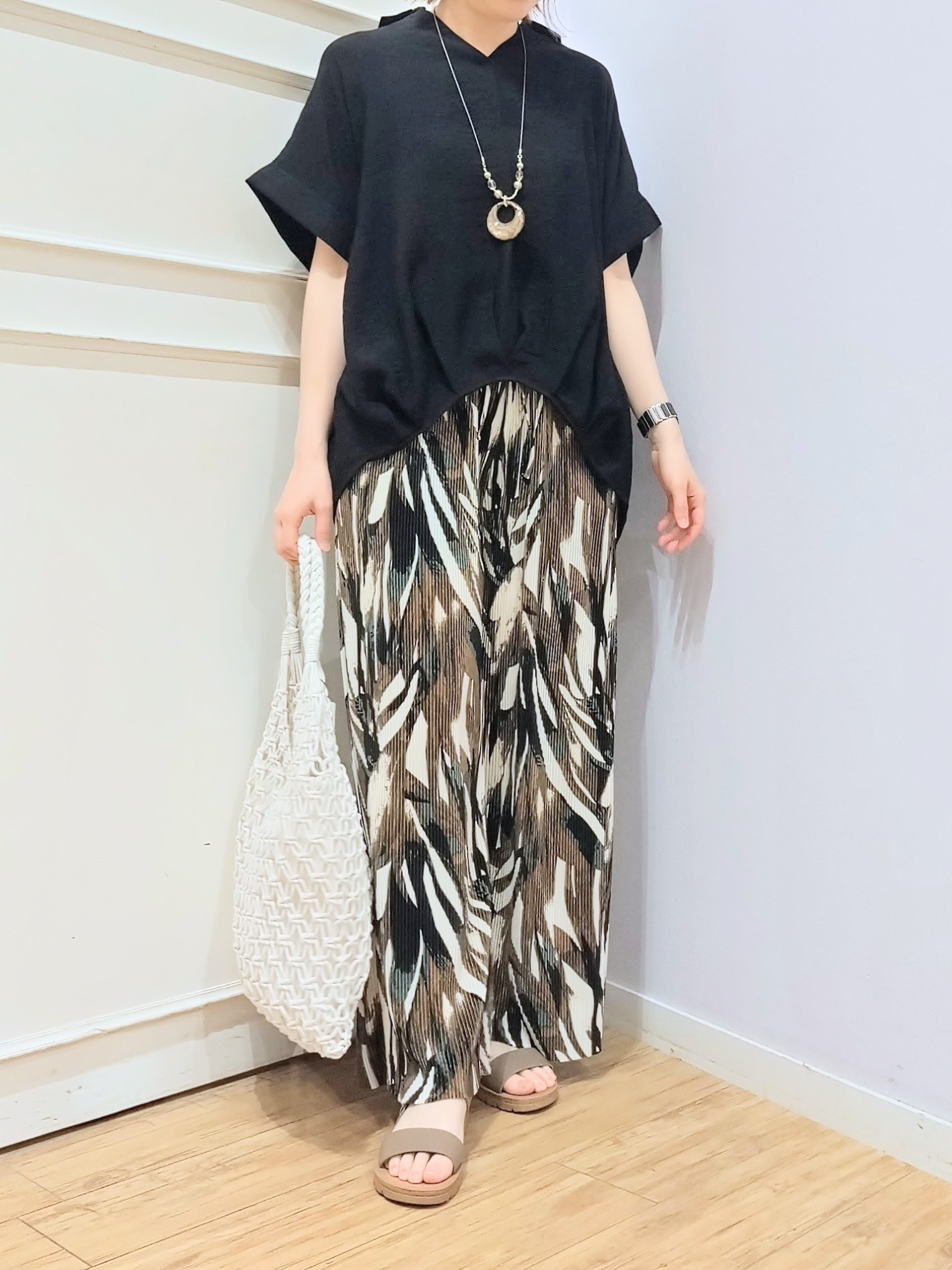 miomioさんの「SHOO･LA･RUE｜【S-LL/洗濯機可】インせず着られる 裾タック スキッパーシャツ」を使ったコーディネート