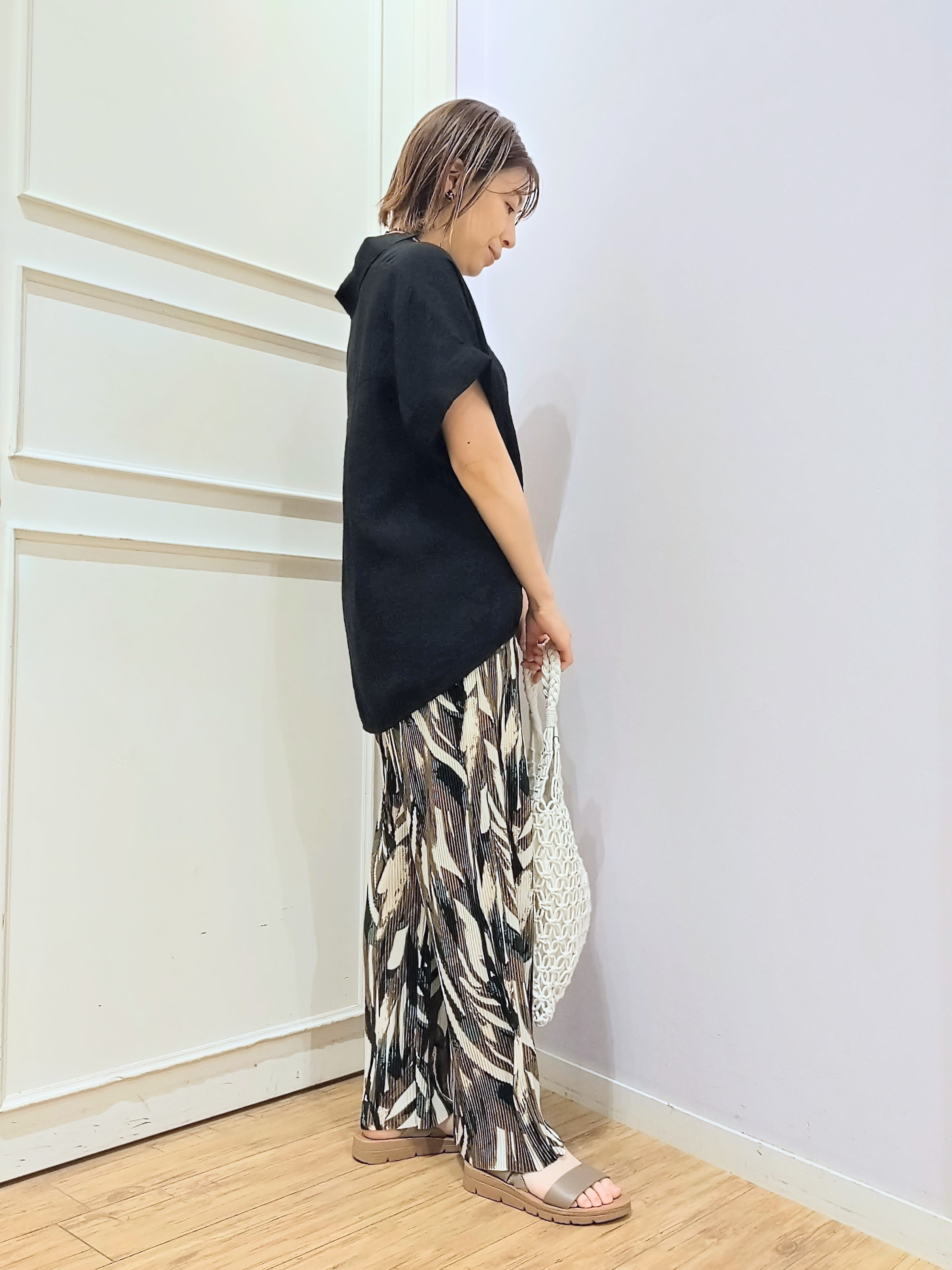 miomioさんの「SHOO･LA･RUE｜【S-LL/洗濯機可】インせず着られる 裾タック スキッパーシャツ」を使ったコーディネート