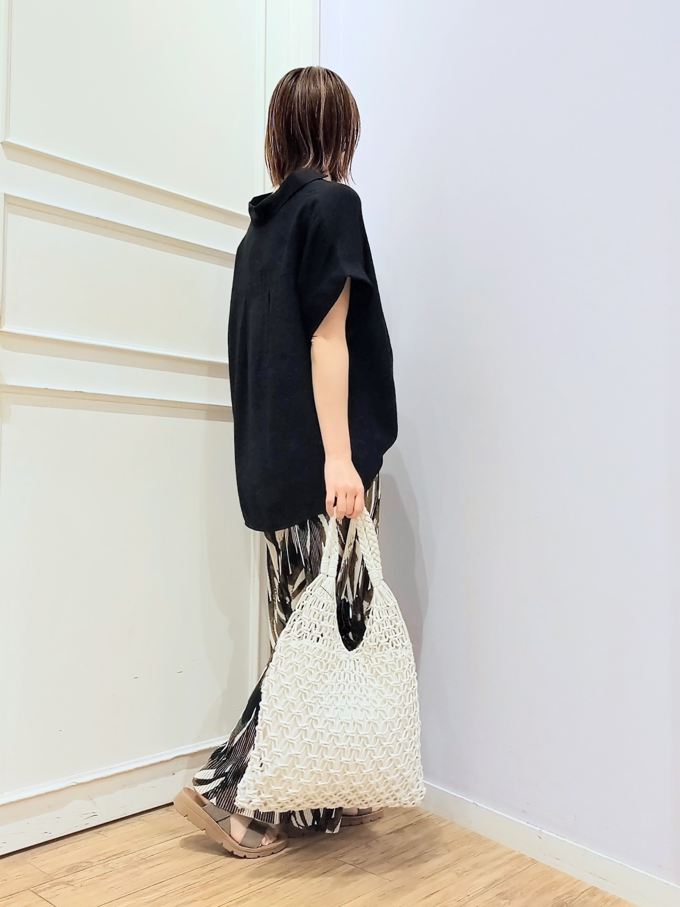 miomioさんの「SHOO･LA･RUE｜【S-LL/洗濯機可】インせず着られる 裾タック スキッパーシャツ」を使ったコーディネート