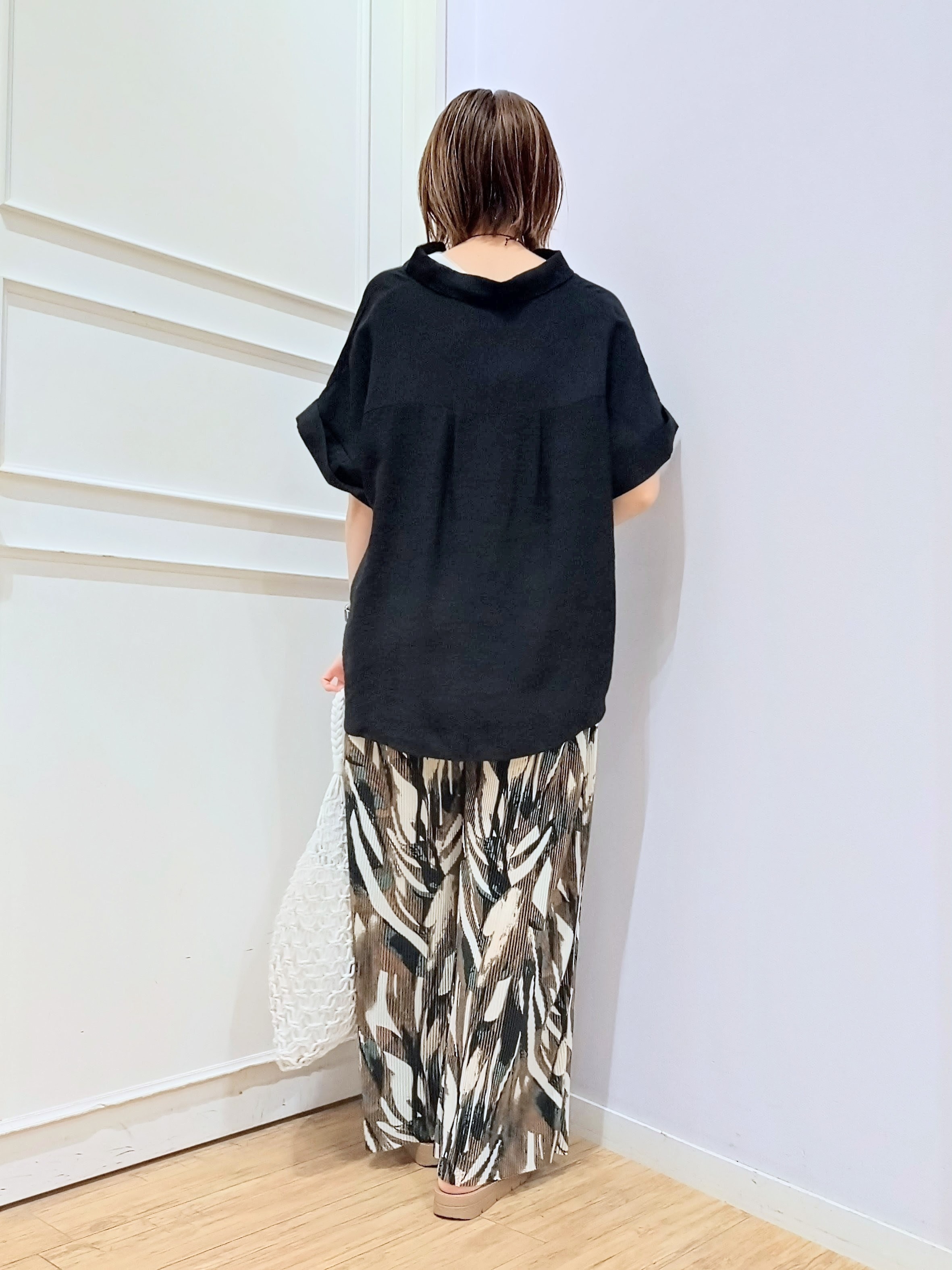 miomioさんの「SHOO･LA･RUE｜【S-LL/洗濯機可】インせず着られる 裾タック スキッパーシャツ」を使ったコーディネート