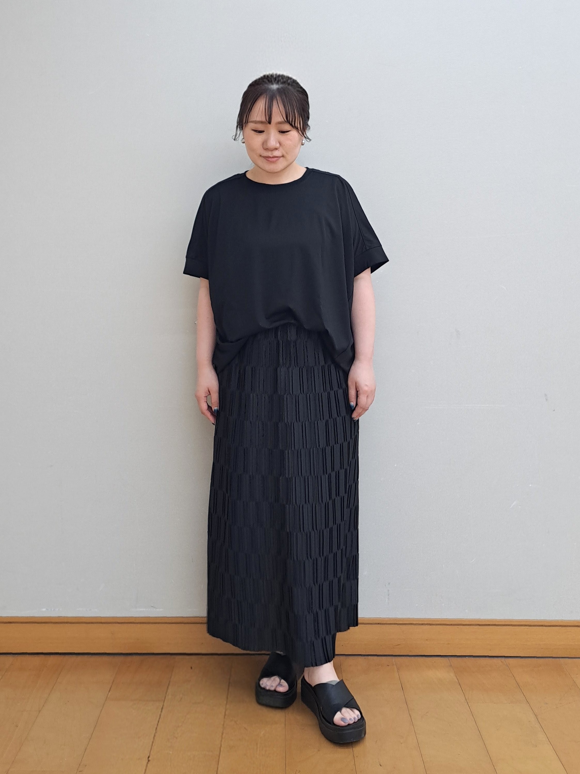 sho*さんの「SHOO･LA･RUE｜【ひんやり/UV/S-LL/体型カバー】ゆるっとインせず決まる ひやとろドルマンTシャツ」を使ったコーディネート