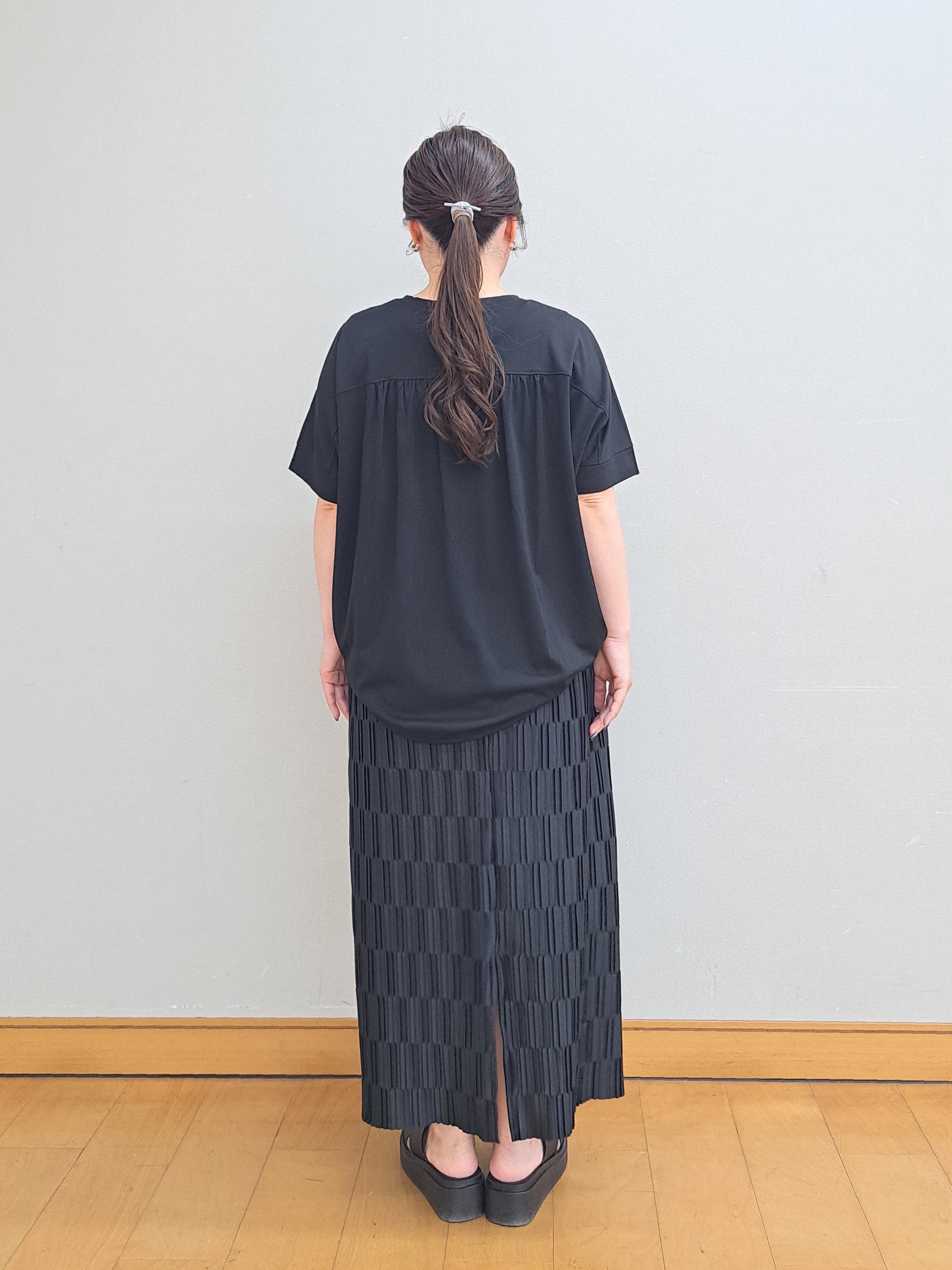 sho*さんの「SHOO･LA･RUE｜【ひんやり/UV/S-LL/体型カバー】ゆるっとインせず決まる ひやとろドルマンTシャツ」を使ったコーディネート
