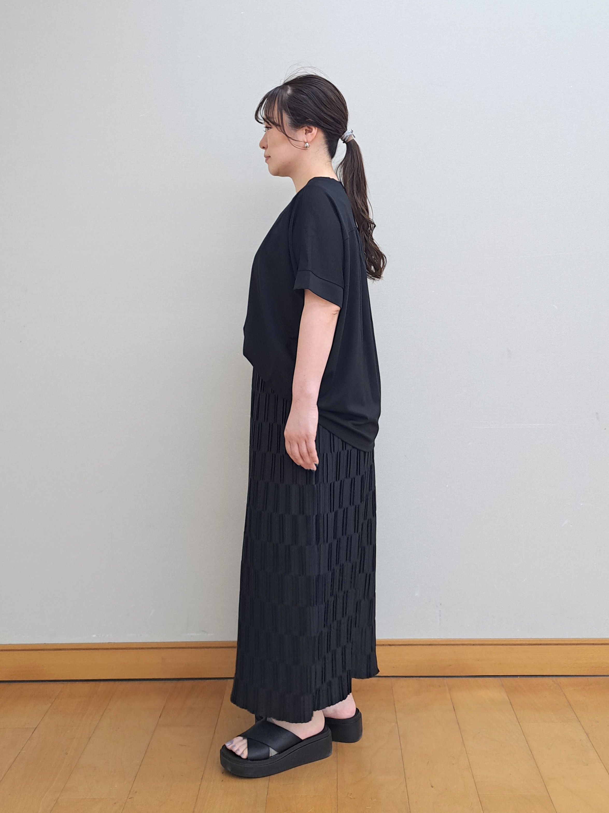 sho*さんの「SHOO･LA･RUE｜【ひんやり/UV/S-LL/体型カバー】ゆるっとインせず決まる ひやとろドルマンTシャツ」を使ったコーディネート