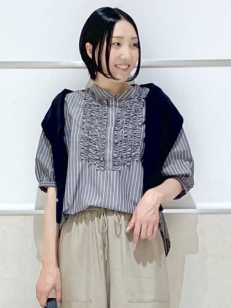 eriko さんの「Dessin｜【着映え/洗える】フロントフリル五分袖ブラウス」を使ったコーディネート