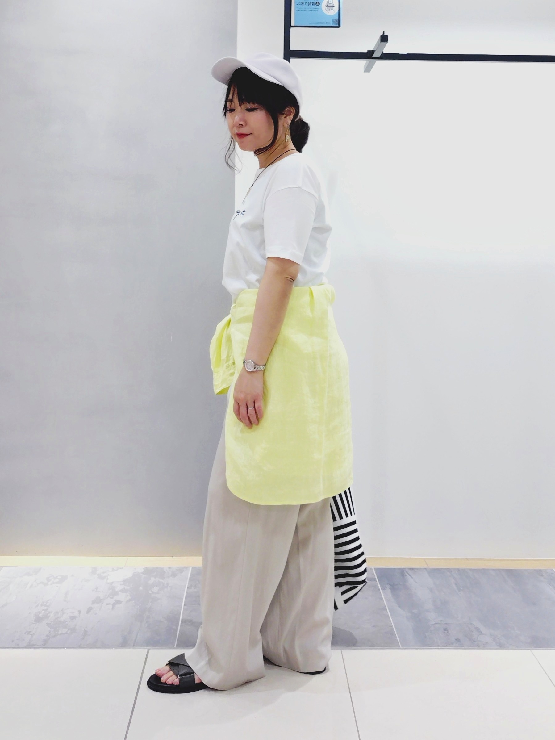TOMOMIさんの「INDIVI｜【接触冷感／2WAY】カシュクールリネンシャツ」を使ったコーディネート