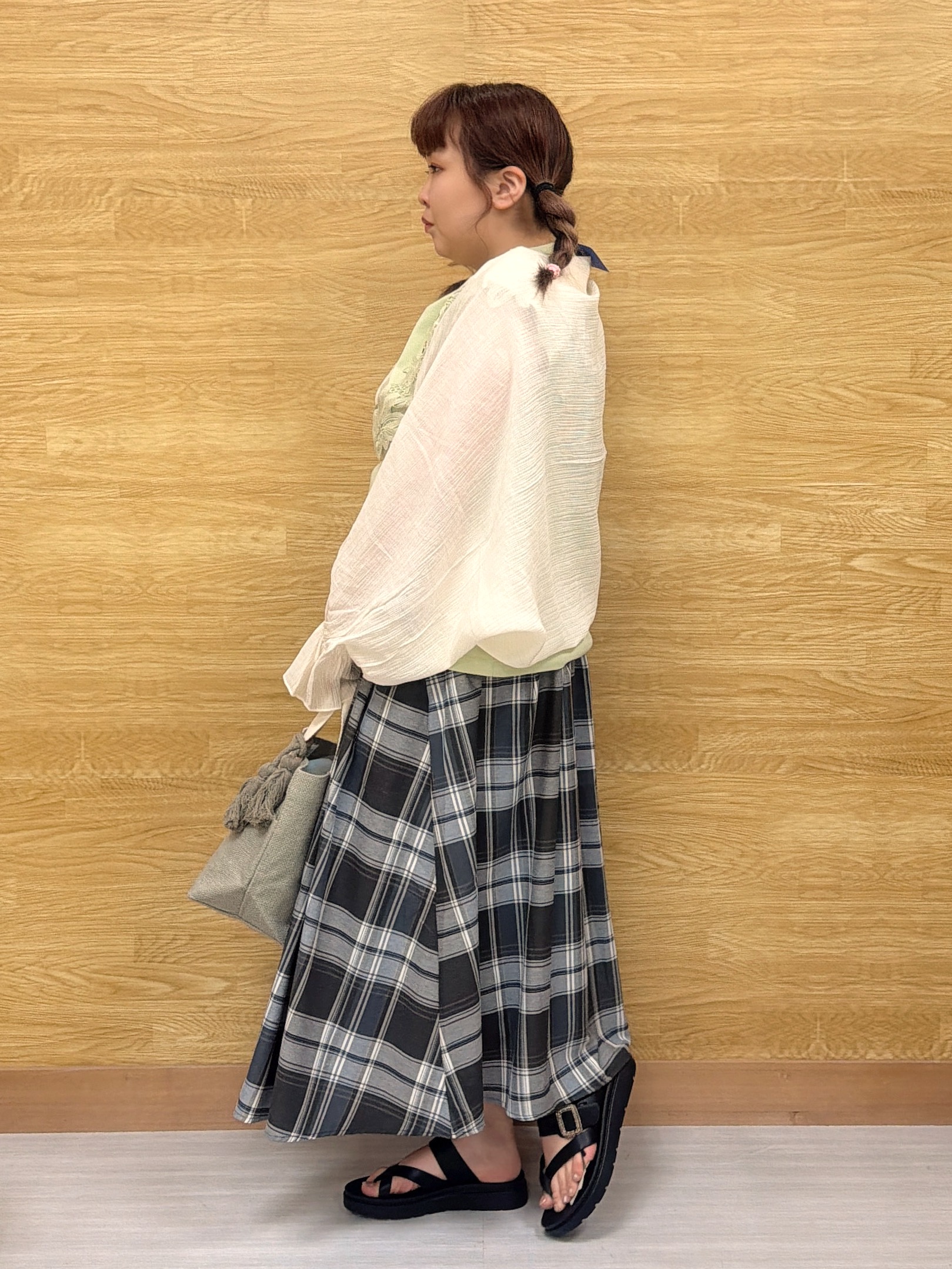 ぁむさんの「SHOO･LA･RUE｜【S-LL/洗濯機可】女性らしさ溢れるモチーフレース スムースTシャツ」を使ったコーディネート
