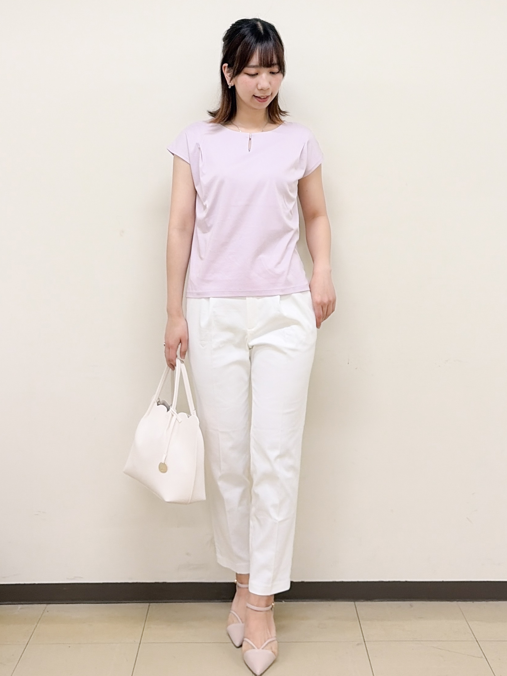 yurinaさんの「index｜【接触冷感】ビジューキーネックフレンチトップス《UVケア／洗濯機OK／XS～3L／8col》」を使ったコーディネート