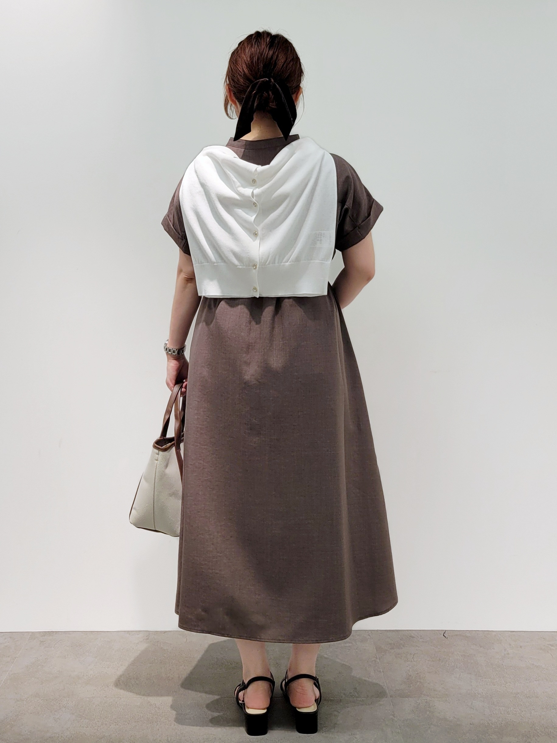 kinaさんの「index｜【接触冷感】ビジューボタンカーディガン《抗ピリング／洗濯機OK》」を使ったコーディネート