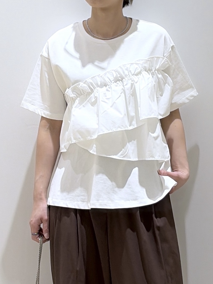 えりさんの「OPAQUE.CLIP｜【接触冷感】アシメフリルドッキングカットソー《洗濯機OK》」を使ったコーディネート