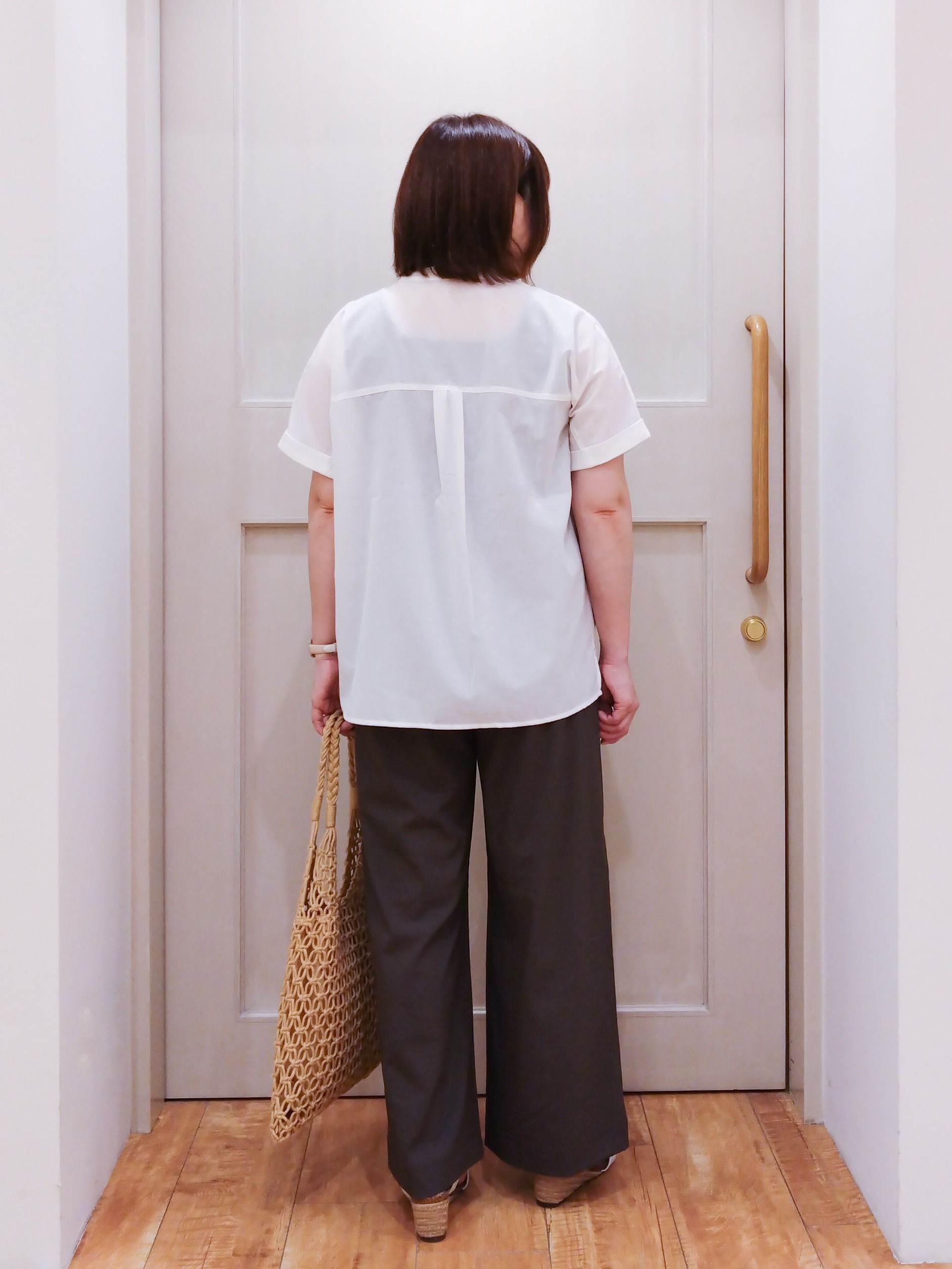 みーさんの「SHOO･LA･RUE｜【通気性〇/UV/S-LL】風が通り抜ける 半袖バンドカラーシアーシャツ」を使ったコーディネート