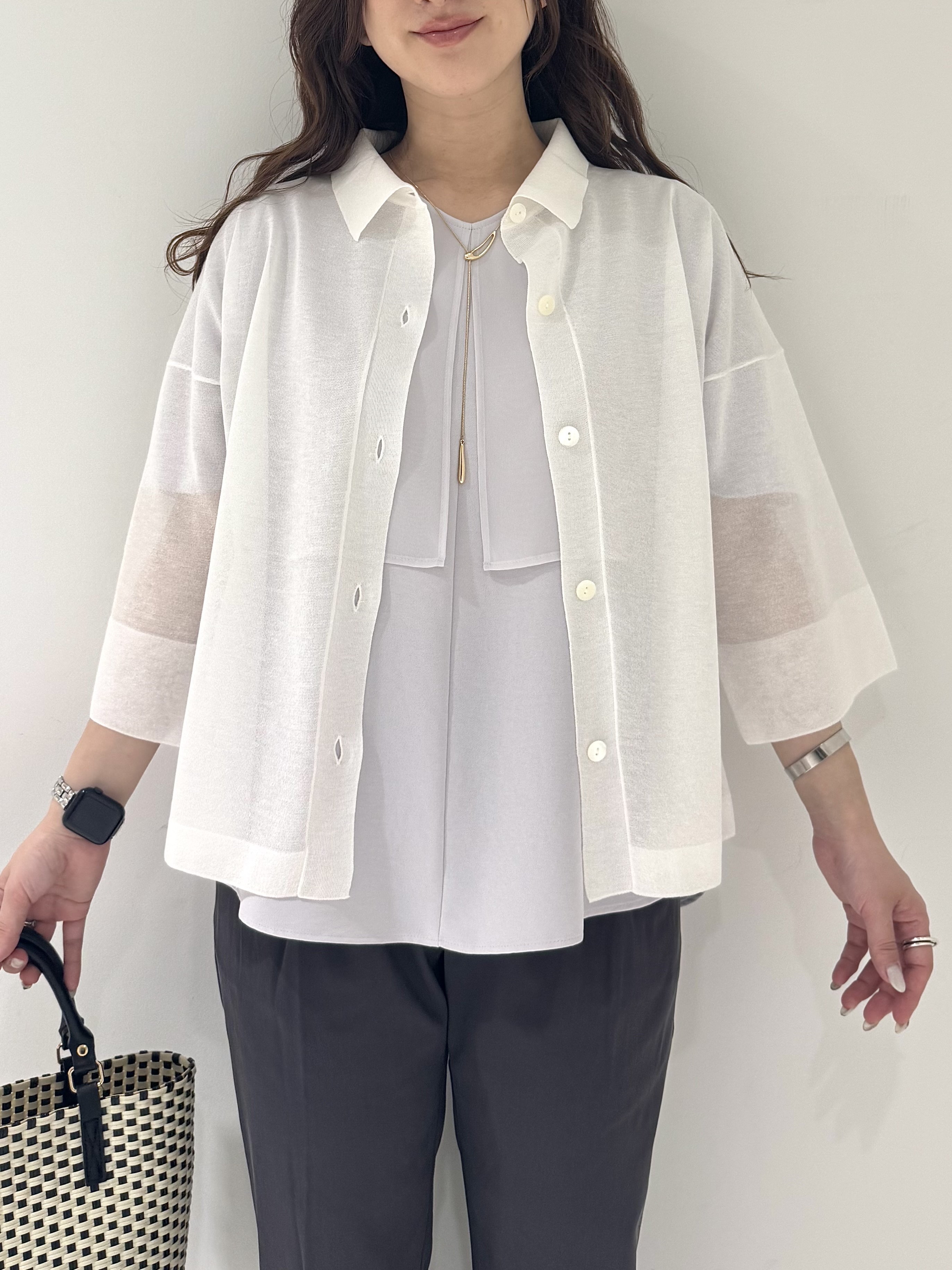 そんさんの「INDIVI｜【洗える／シアー】衿付きシャツライクニットカーディガン」を使ったコーディネート