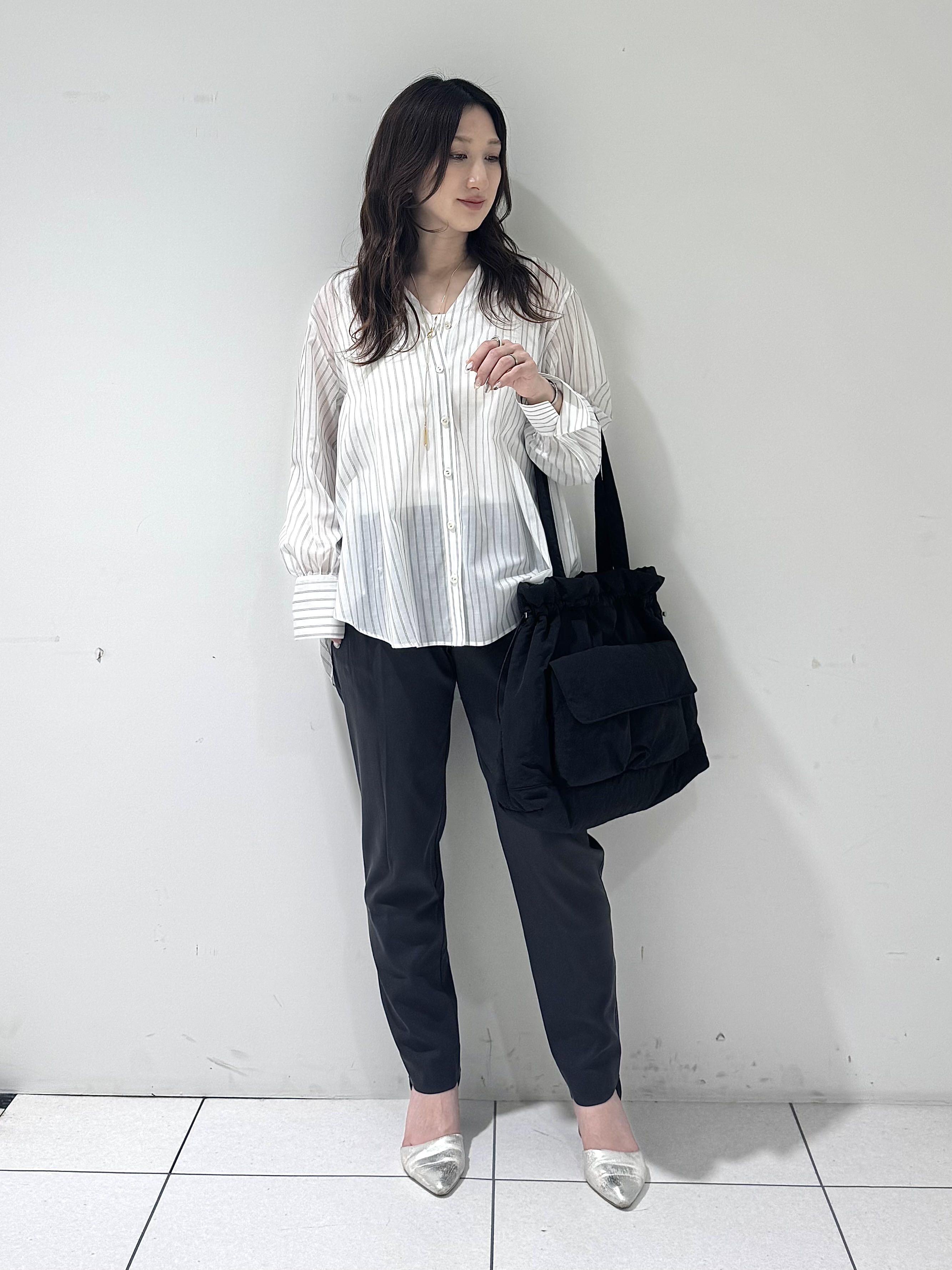 そんさんの「INDIVI｜【洗える／軽やか】無地＆ストライプ柄 切替タックブラウス」を使ったコーディネート