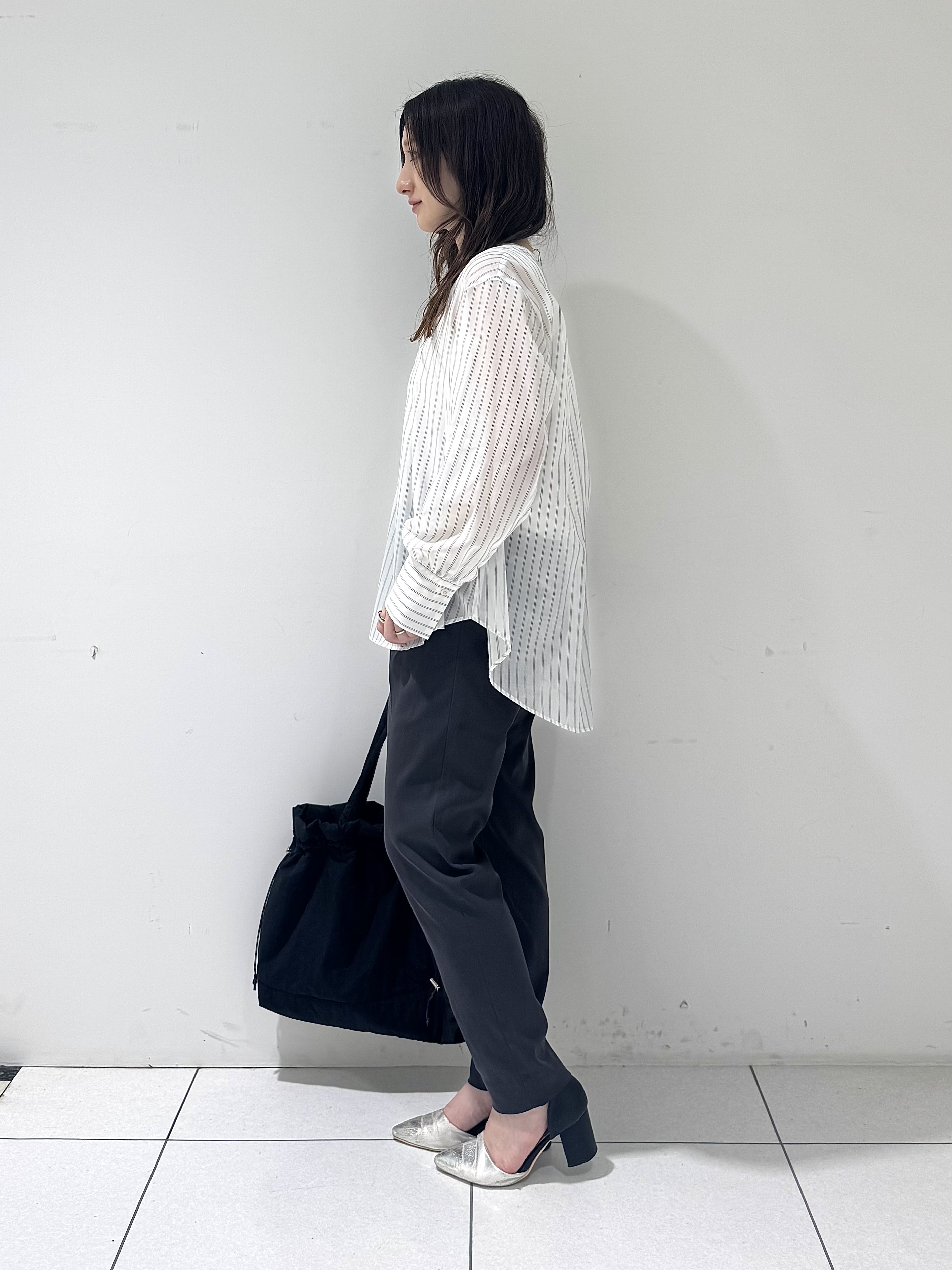 そんさんの「INDIVI｜【洗える／軽やか】無地＆ストライプ柄 切替タックブラウス」を使ったコーディネート